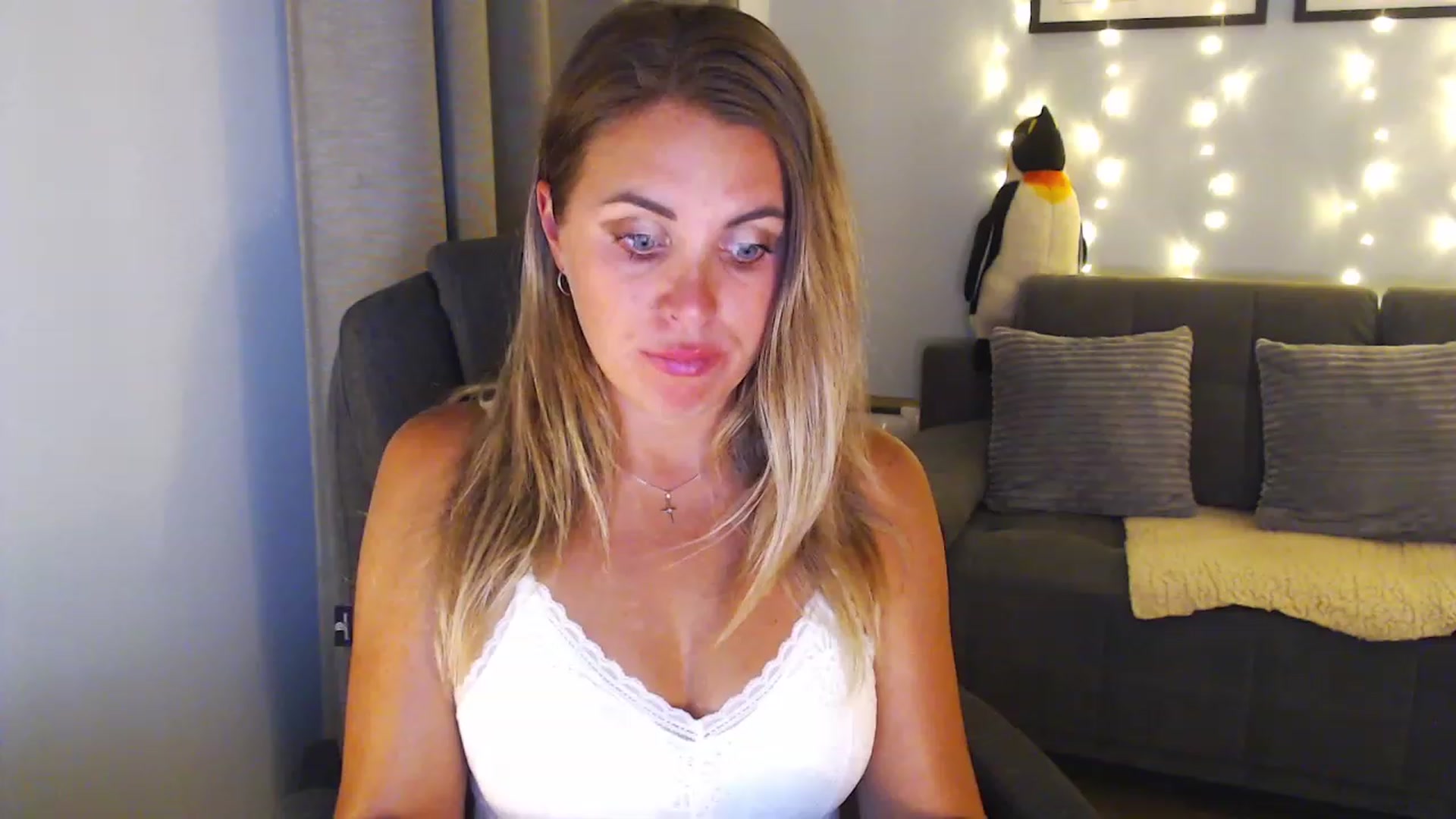 Gallery image thumbnail from Sicille's myfreecams stream on, 02/16/2024, 20:24 image 4 of 20
