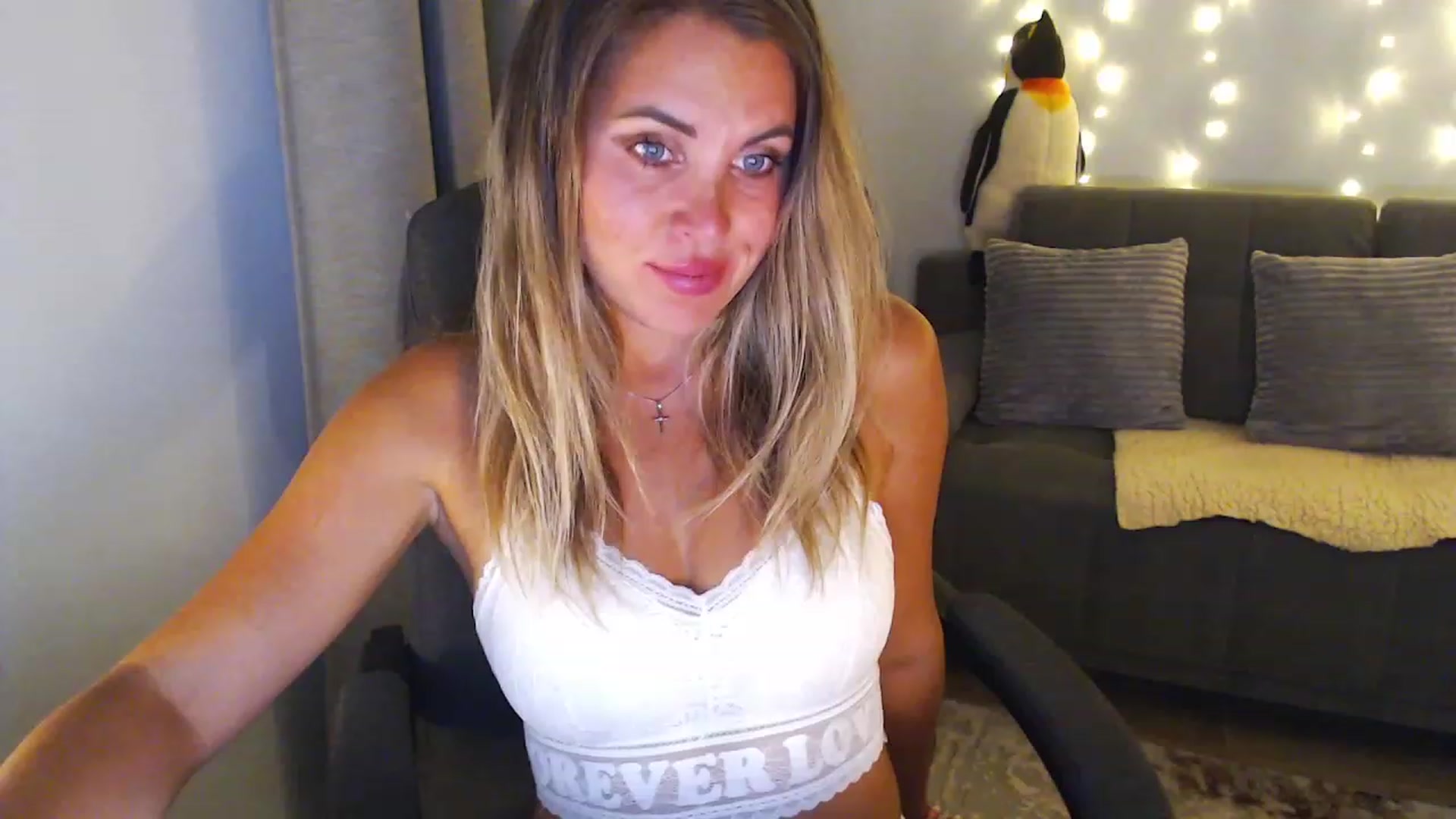 Gallery image thumbnail from Sicille's myfreecams stream on, 02/16/2024, 20:24 image 11 of 20