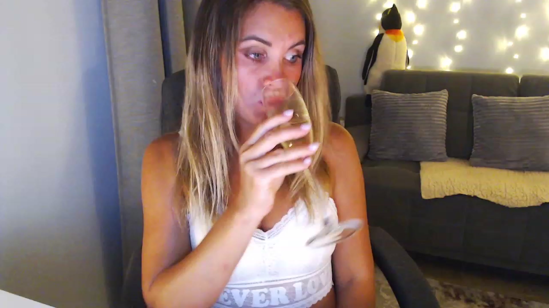 Gallery image thumbnail from Sicille's myfreecams stream on, 02/16/2024, 20:24 image 12 of 20