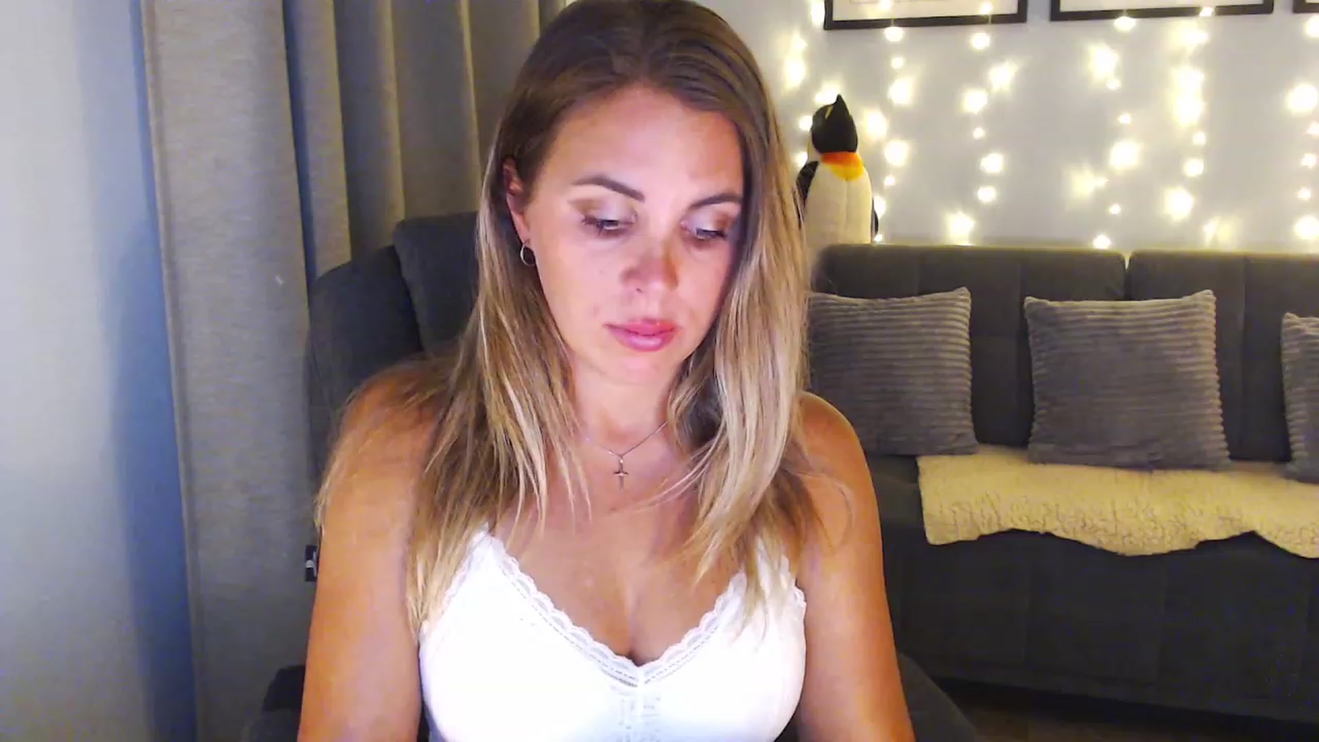 Gallery image thumbnail from Sicille's myfreecams stream on, 02/16/2024, 20:24 image 2 of 20