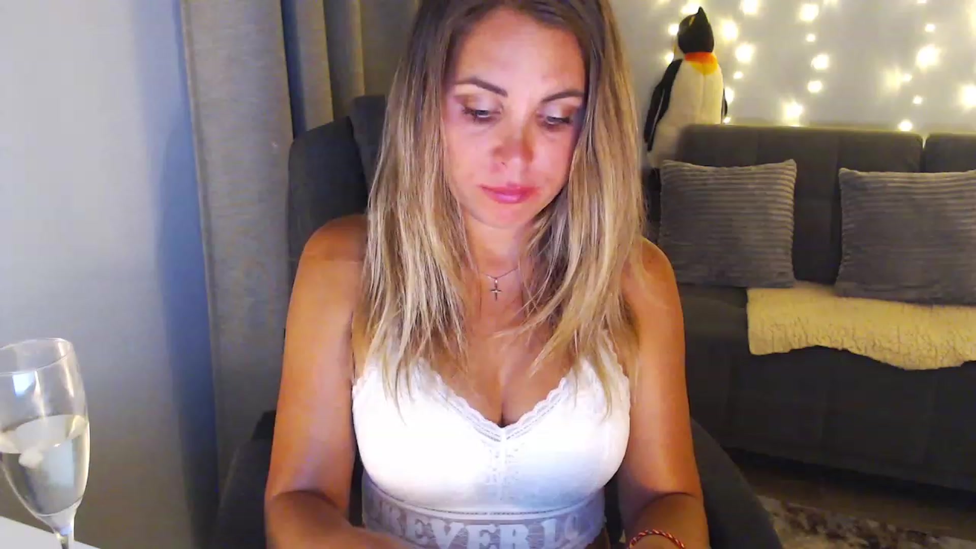 Gallery image thumbnail from Sicille's myfreecams stream on, 02/16/2024, 20:24 image 13 of 20
