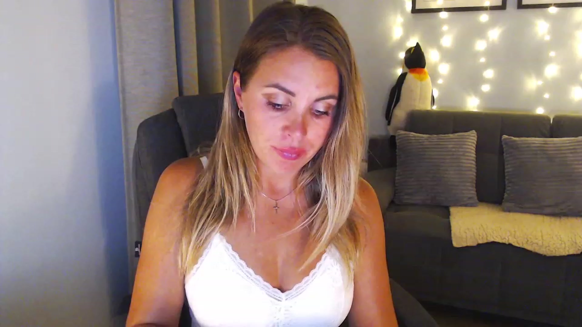 Gallery image thumbnail from Sicille's myfreecams stream on, 02/16/2024, 20:24 image 6 of 20