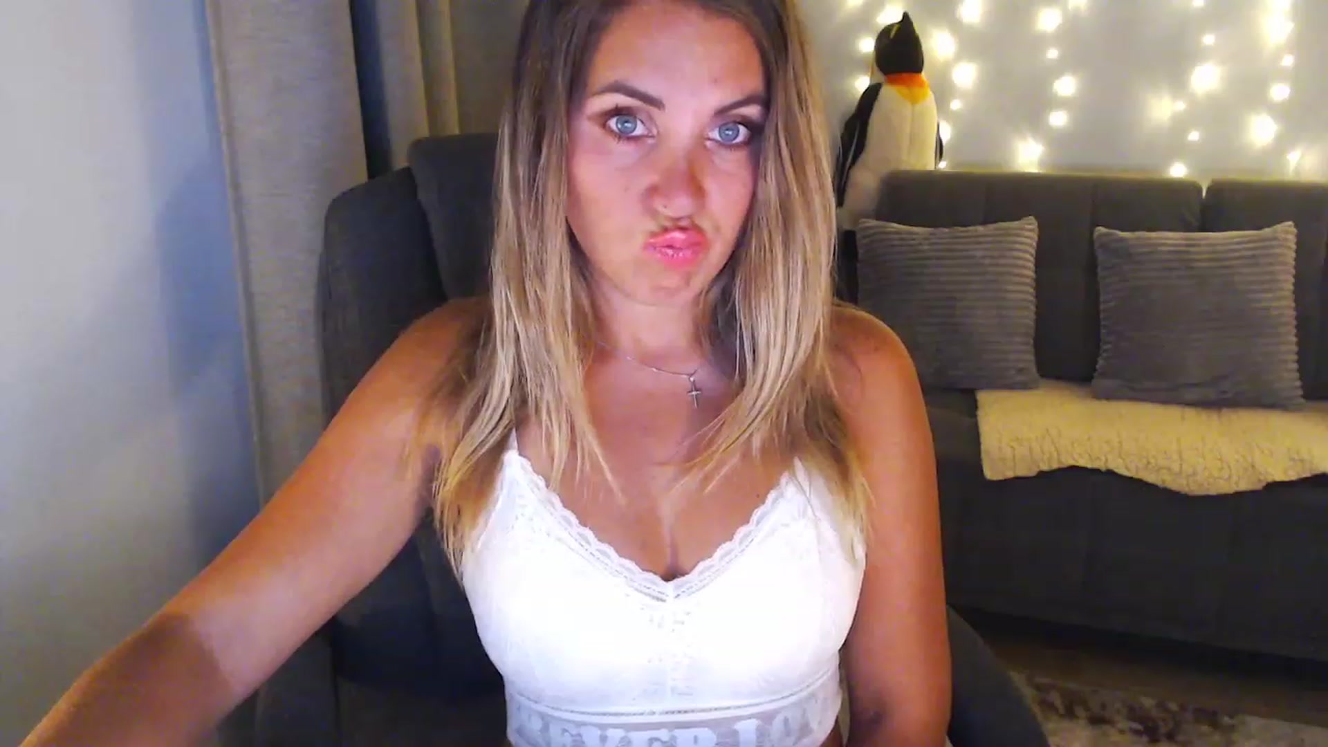 Gallery image thumbnail from Sicille's myfreecams stream on, 02/16/2024, 21:45 image 9 of 20