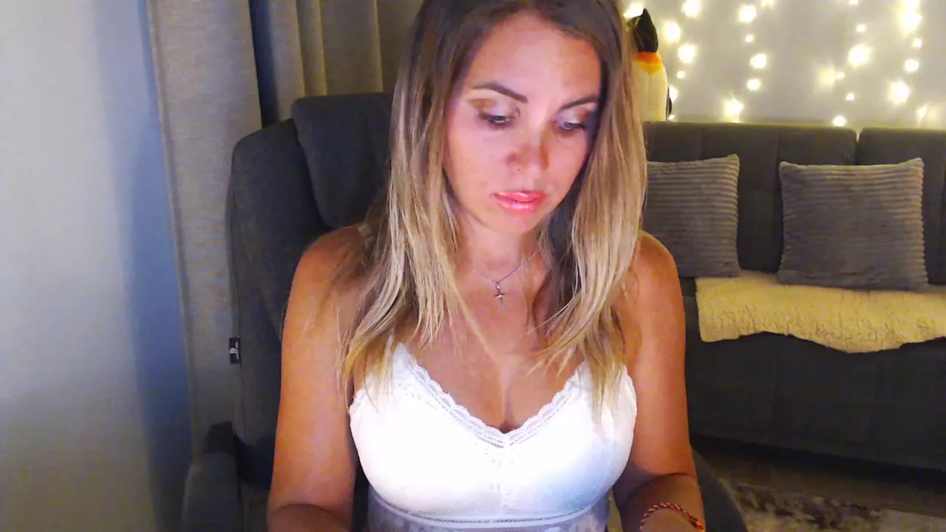 Gallery image thumbnail from Sicille's myfreecams stream on, 02/16/2024, 21:45 image 6 of 20