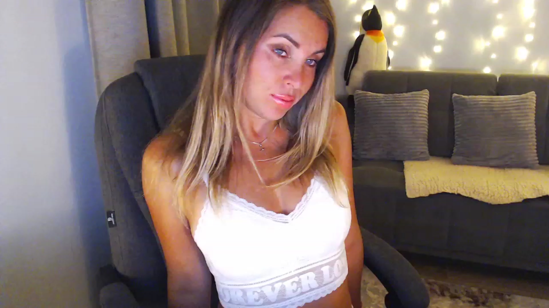 Gallery image thumbnail from Sicille's myfreecams stream on, 02/16/2024, 21:45 image 4 of 20