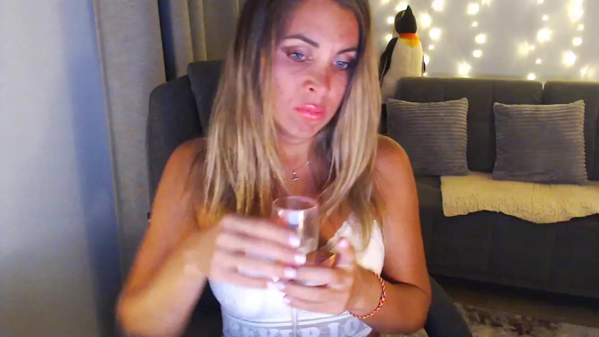 Gallery image thumbnail from Sicille's myfreecams stream on, 02/16/2024, 21:45 image 2 of 20