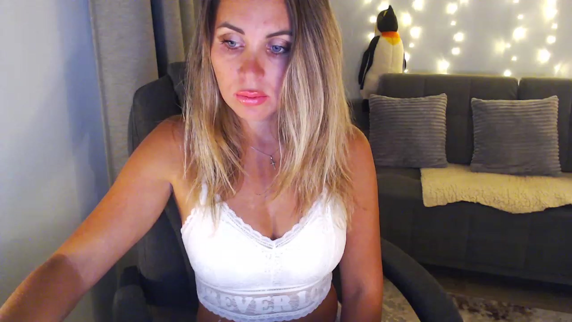 Gallery image thumbnail from Sicille's myfreecams stream on, 02/16/2024, 21:45 image 20 of 20