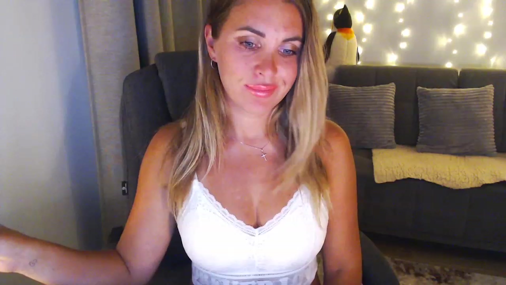 Gallery image thumbnail from Sicille's myfreecams stream on, 02/16/2024, 21:45 image 10 of 20