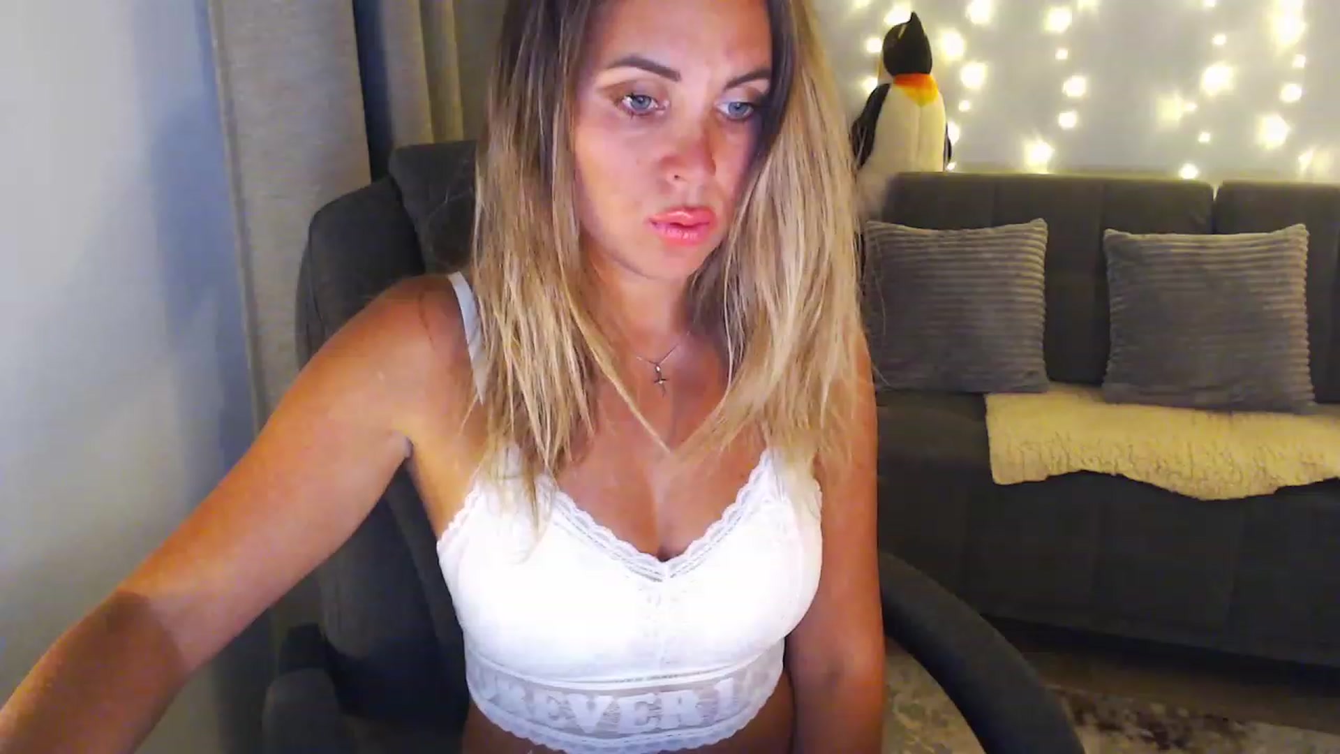 Gallery image thumbnail from Sicille's myfreecams stream on, 02/16/2024, 21:45 image 19 of 20
