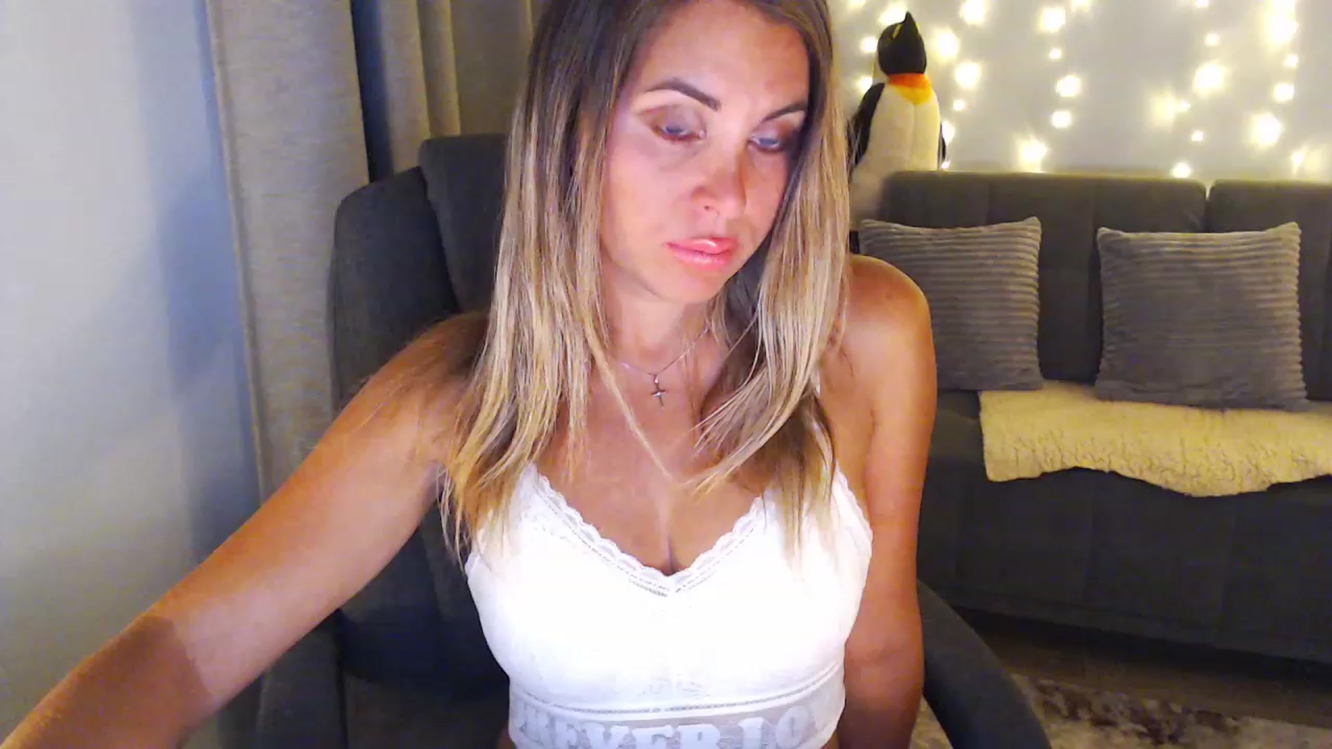 Gallery image thumbnail from Sicille's myfreecams stream on, 02/16/2024, 21:45 image 5 of 20