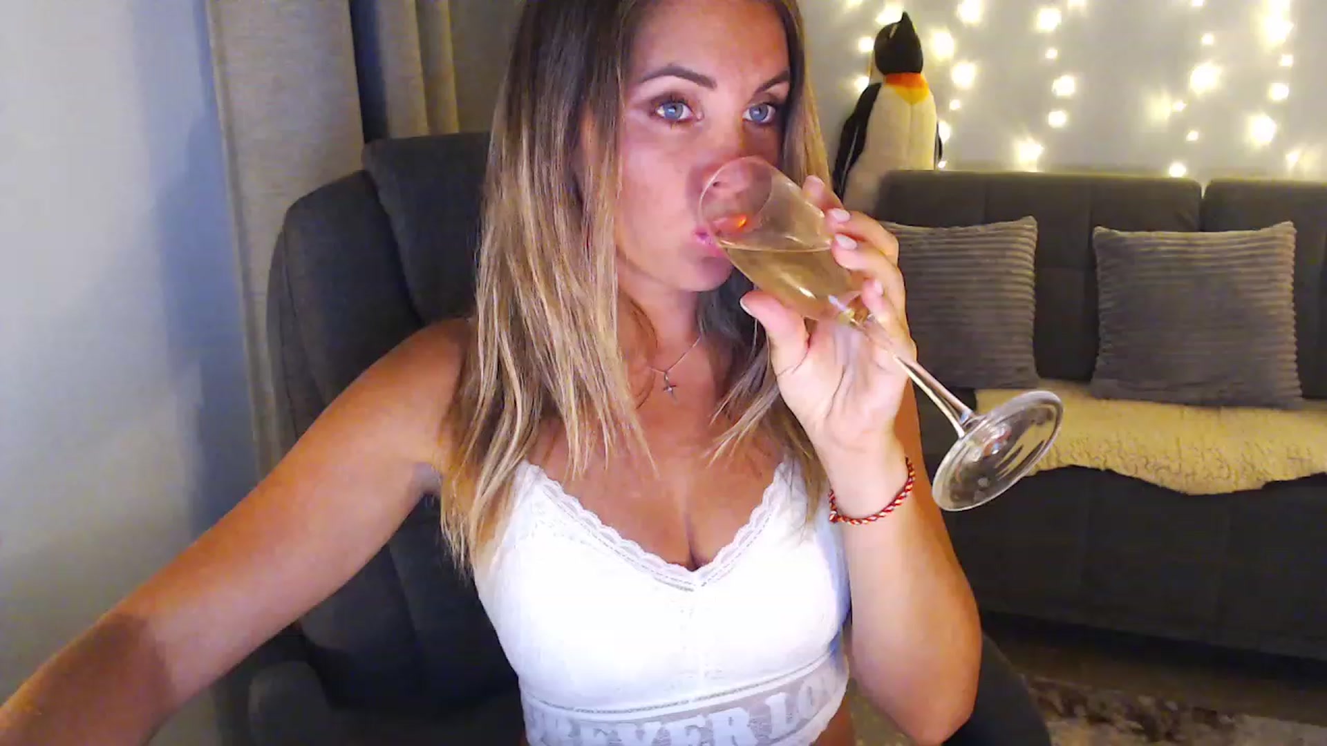 Gallery image thumbnail from Sicille's myfreecams stream on, 02/16/2024, 21:45 image 1 of 20