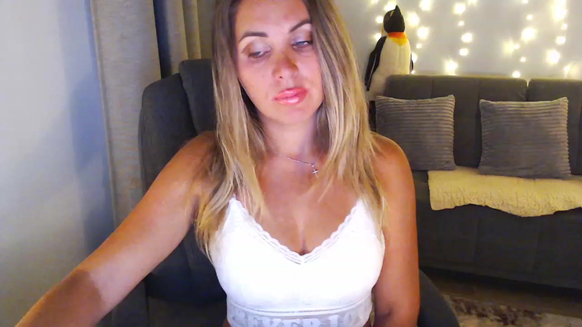 Gallery image thumbnail from Sicille's myfreecams stream on, 02/16/2024, 21:45 image 8 of 20