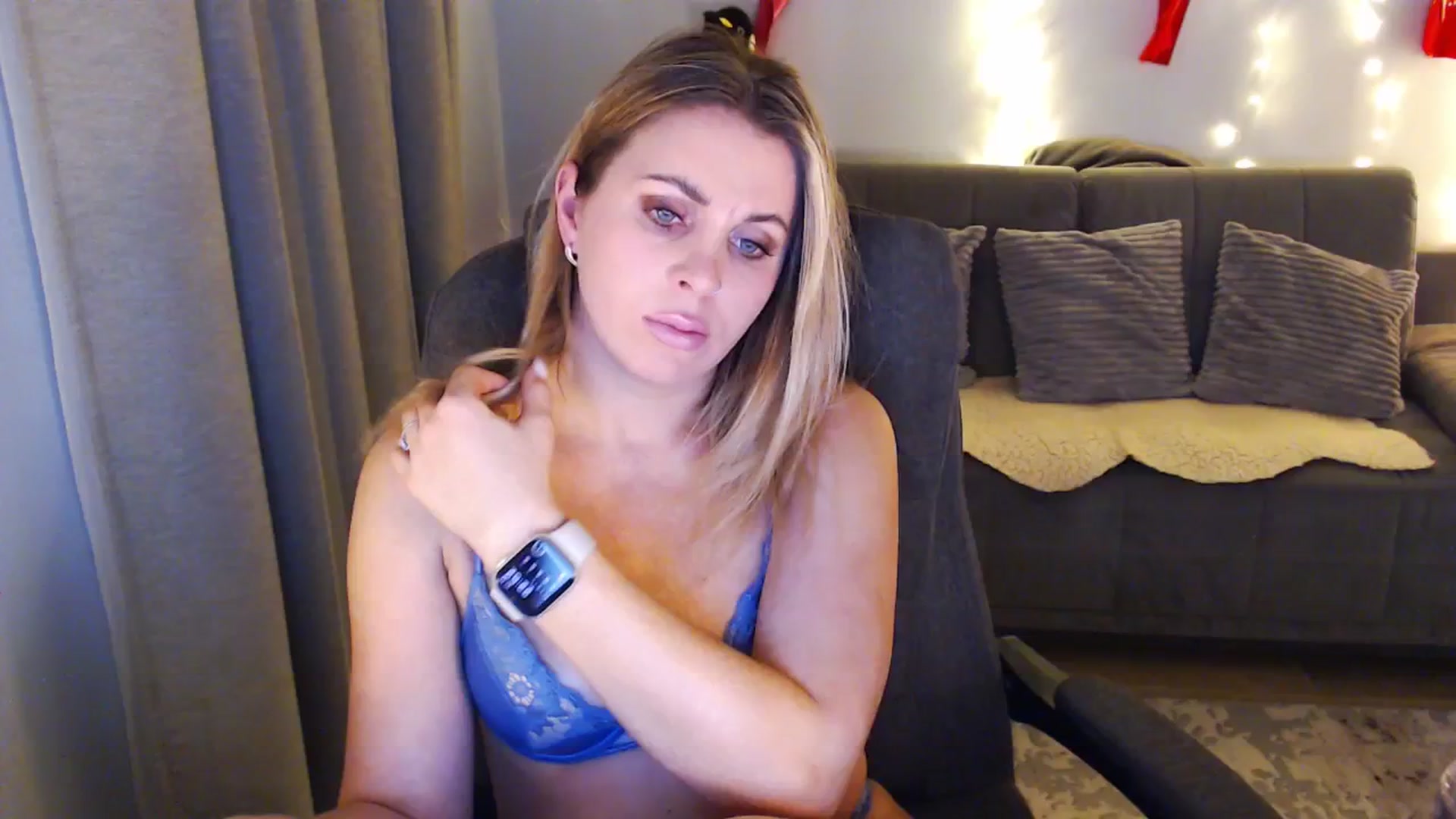Gallery image thumbnail from Sicille's myfreecams stream on, 12/24/2024, 21:04 image 6 of 20