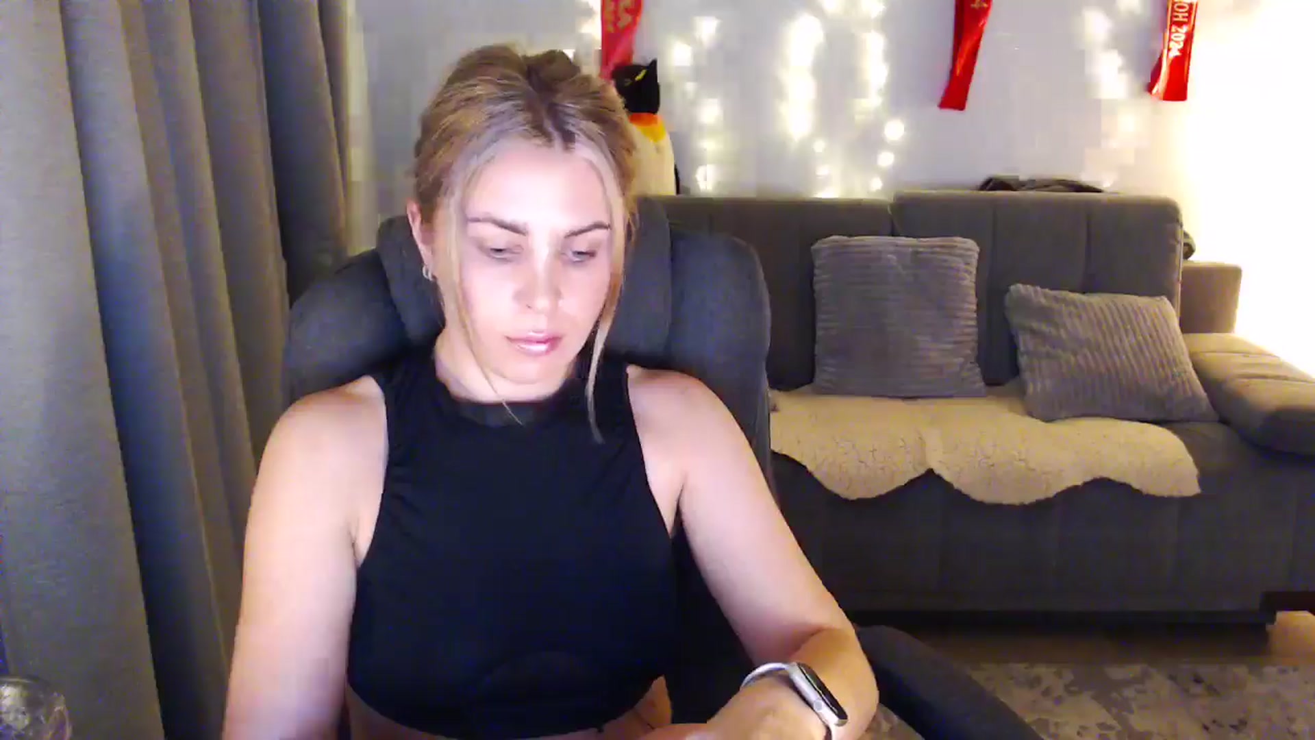 Gallery image thumbnail from Sicille's myfreecams stream on, 04/20/2025, 21:10 image 19 of 20