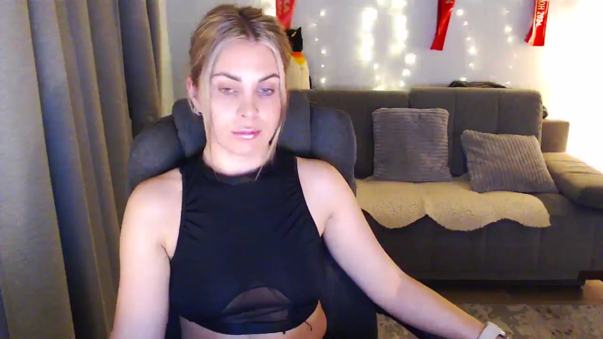 Gallery image thumbnail from Sicille's myfreecams stream on, 04/20/2025, 21:10 image 12 of 20