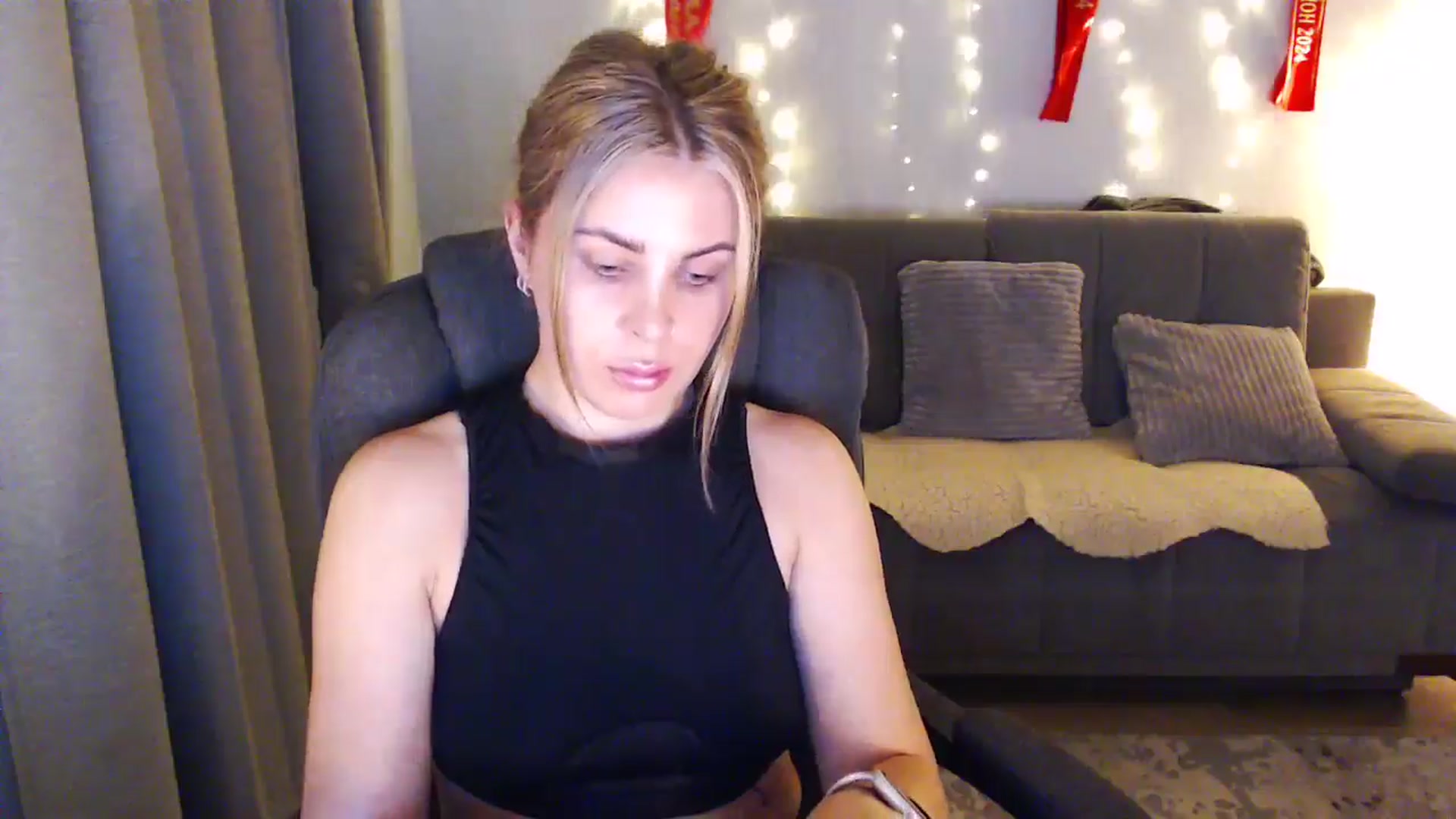 Gallery image thumbnail from Sicille's myfreecams stream on, 04/20/2025, 21:10 image 11 of 20