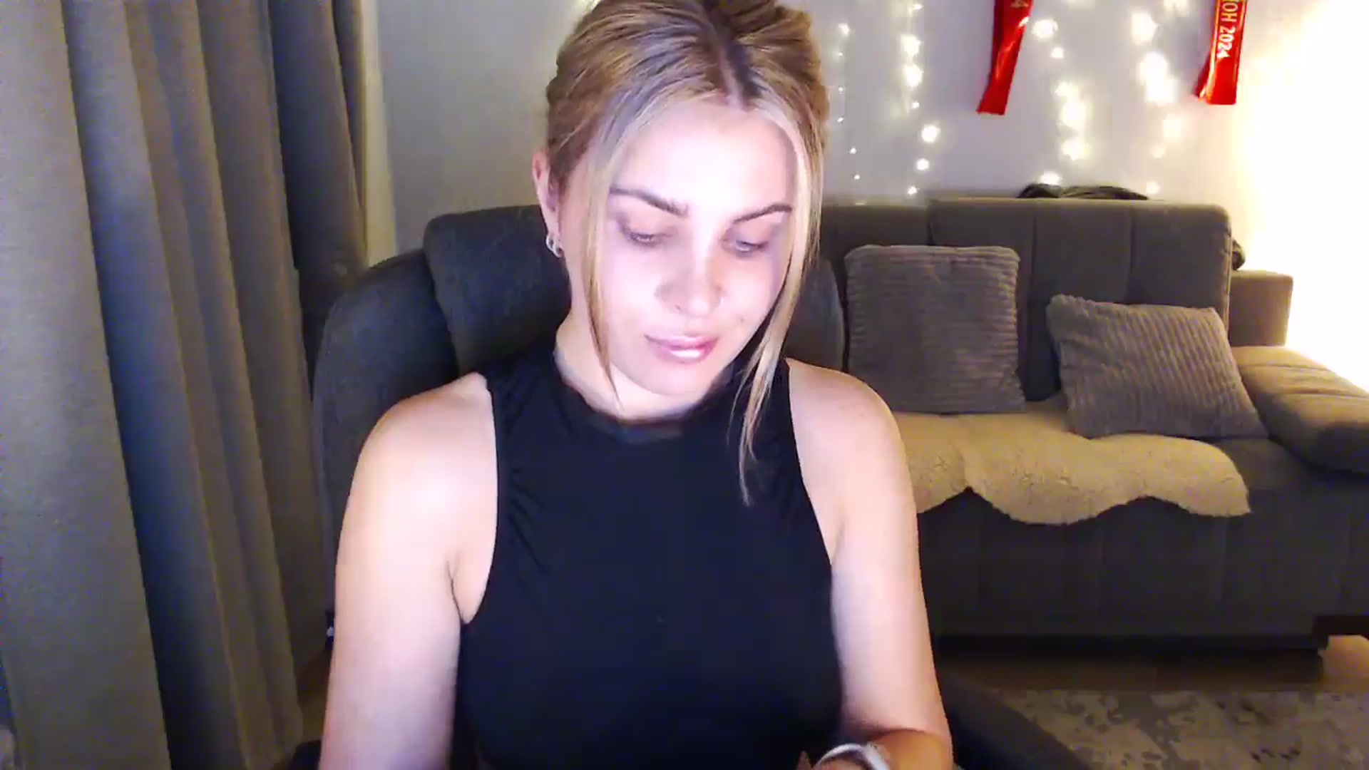 Gallery image thumbnail from Sicille's myfreecams stream on, 04/20/2025, 21:10 image 10 of 20