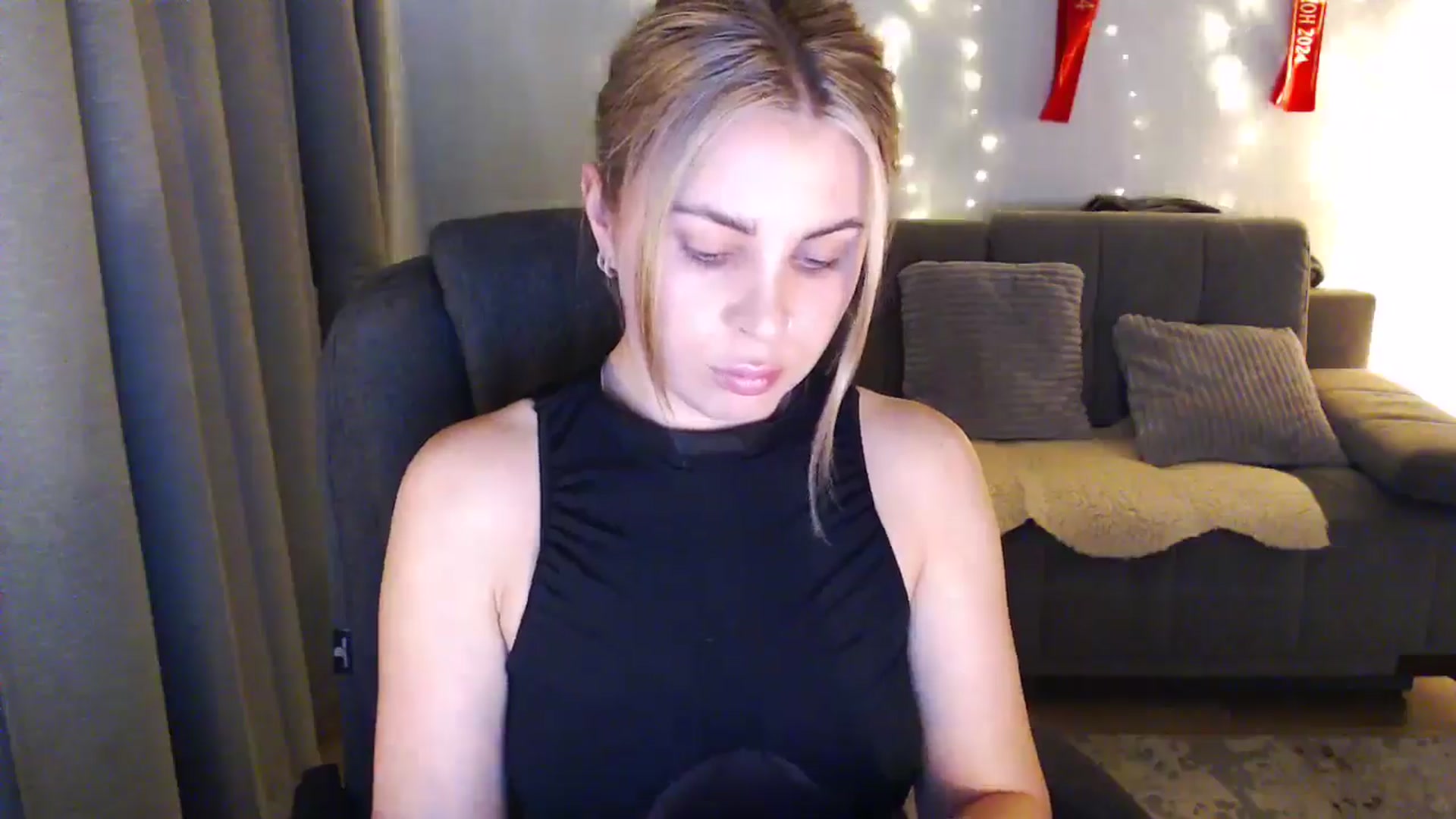 Gallery image thumbnail from Sicille's myfreecams stream on, 04/20/2025, 21:10 image 5 of 20