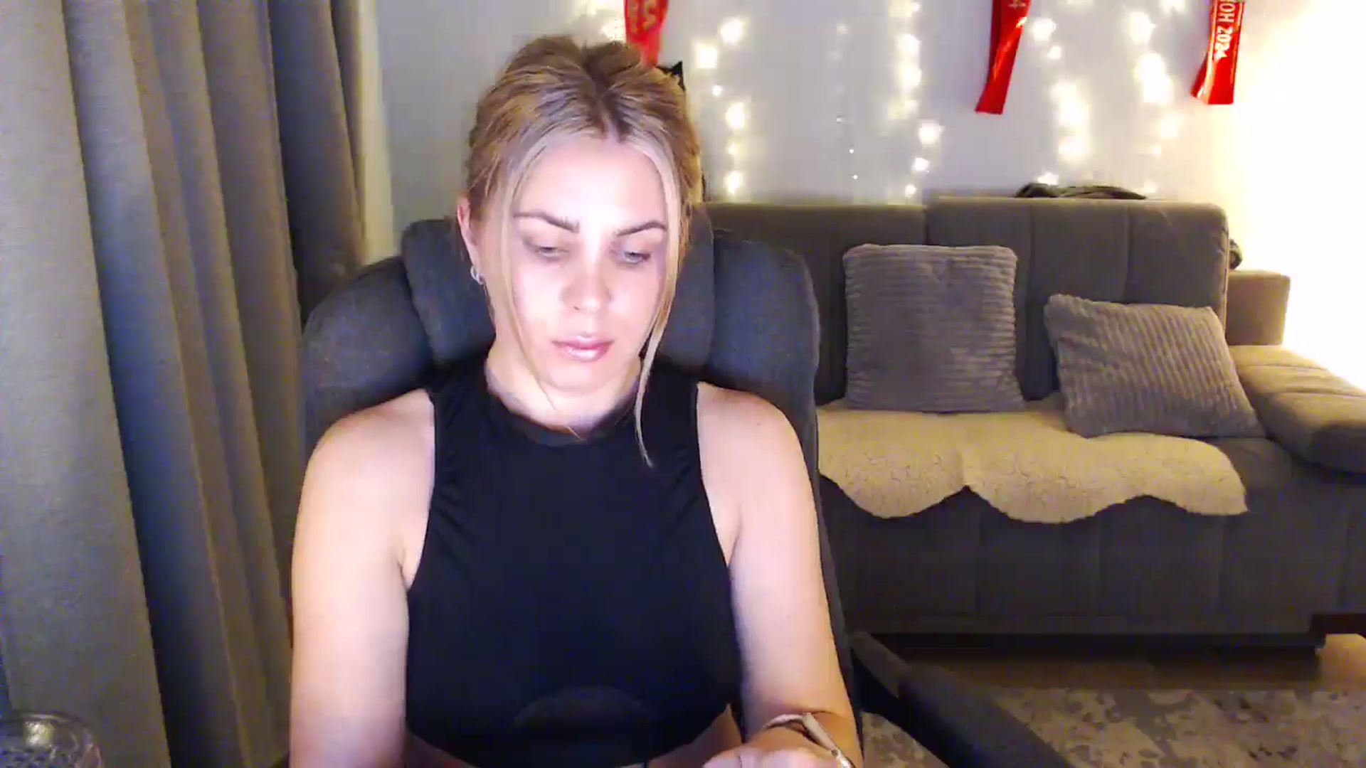 Gallery image thumbnail from Sicille's myfreecams stream on, 04/20/2025, 21:10 image 17 of 20