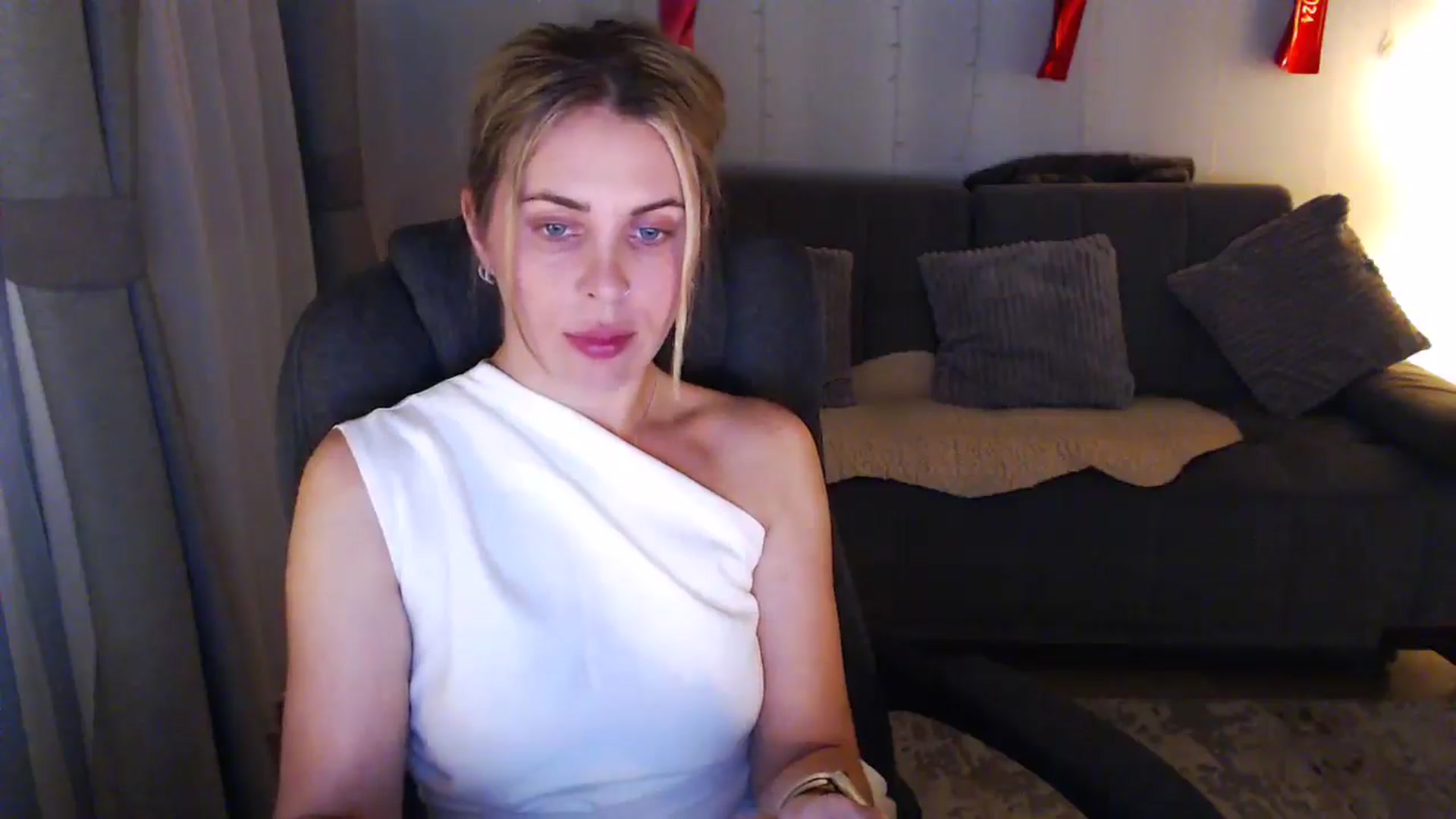 Gallery image thumbnail from Sicille's myfreecams stream on, 05/26/2025, 21:48 image 12 of 20