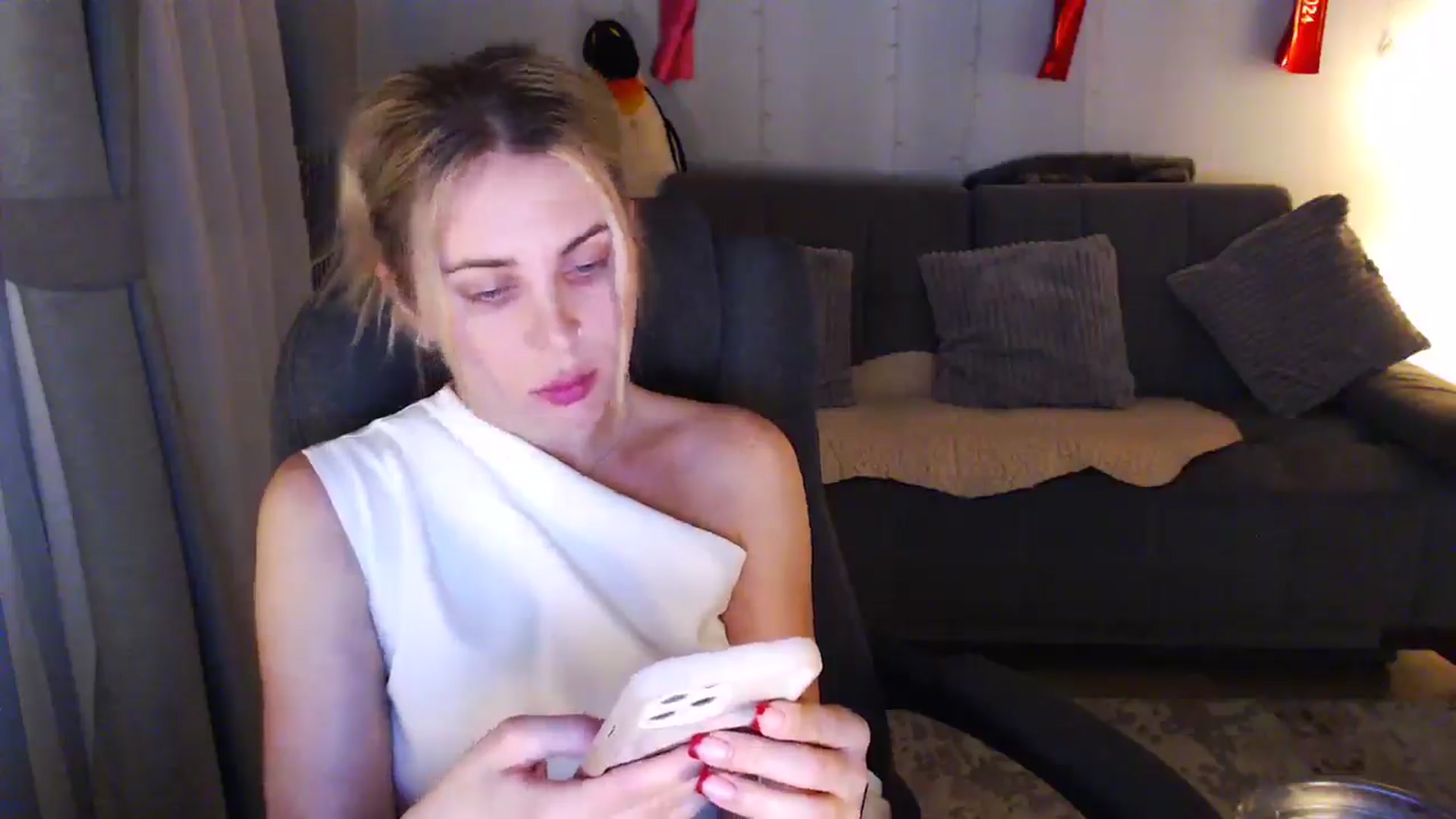 Gallery image thumbnail from Sicille's myfreecams stream on, 05/26/2025, 21:48 image 14 of 20