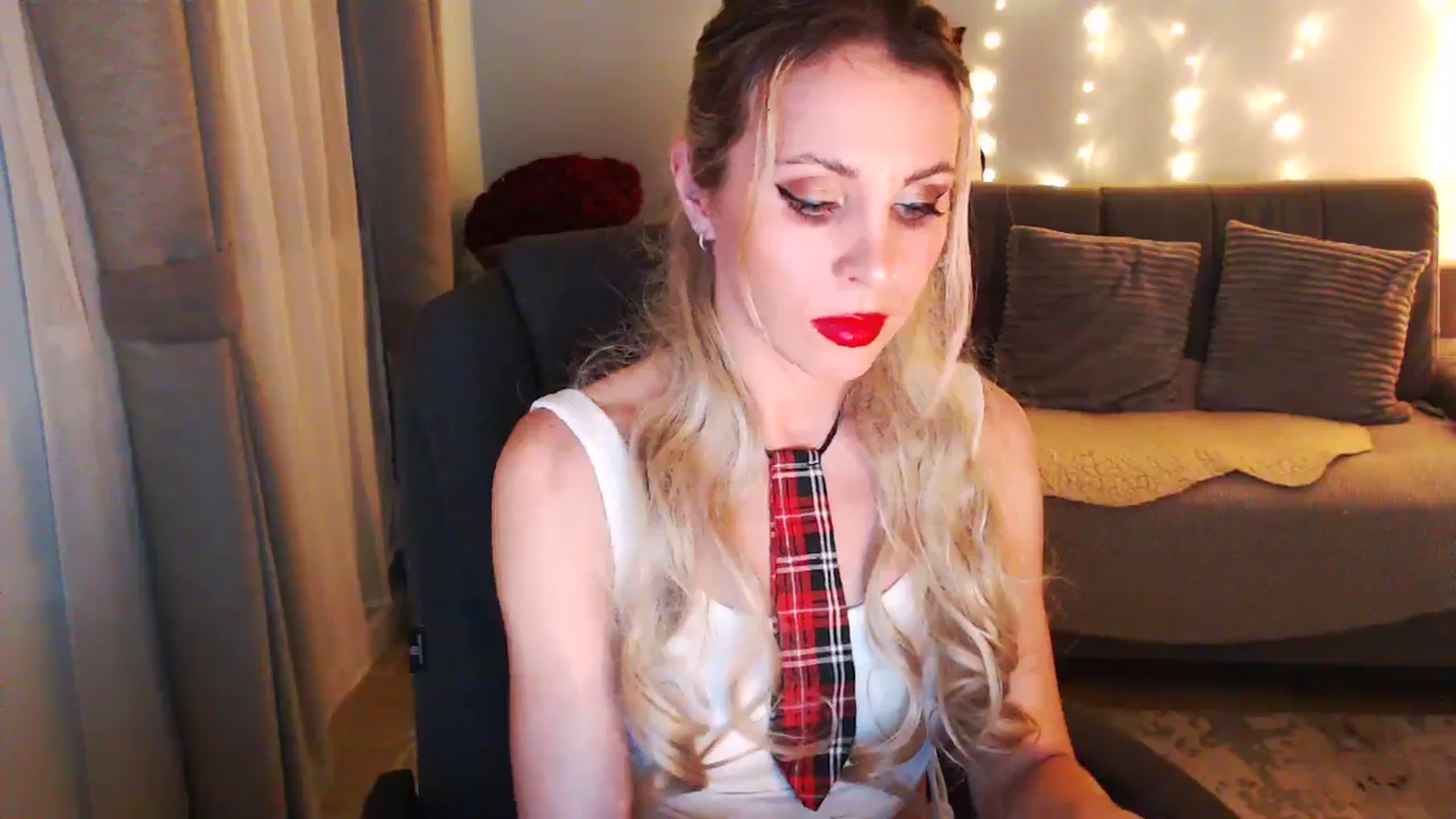 Gallery image thumbnail from Sicille's myfreecams stream on, 11/22/2025, 20:07 image 18 of 20