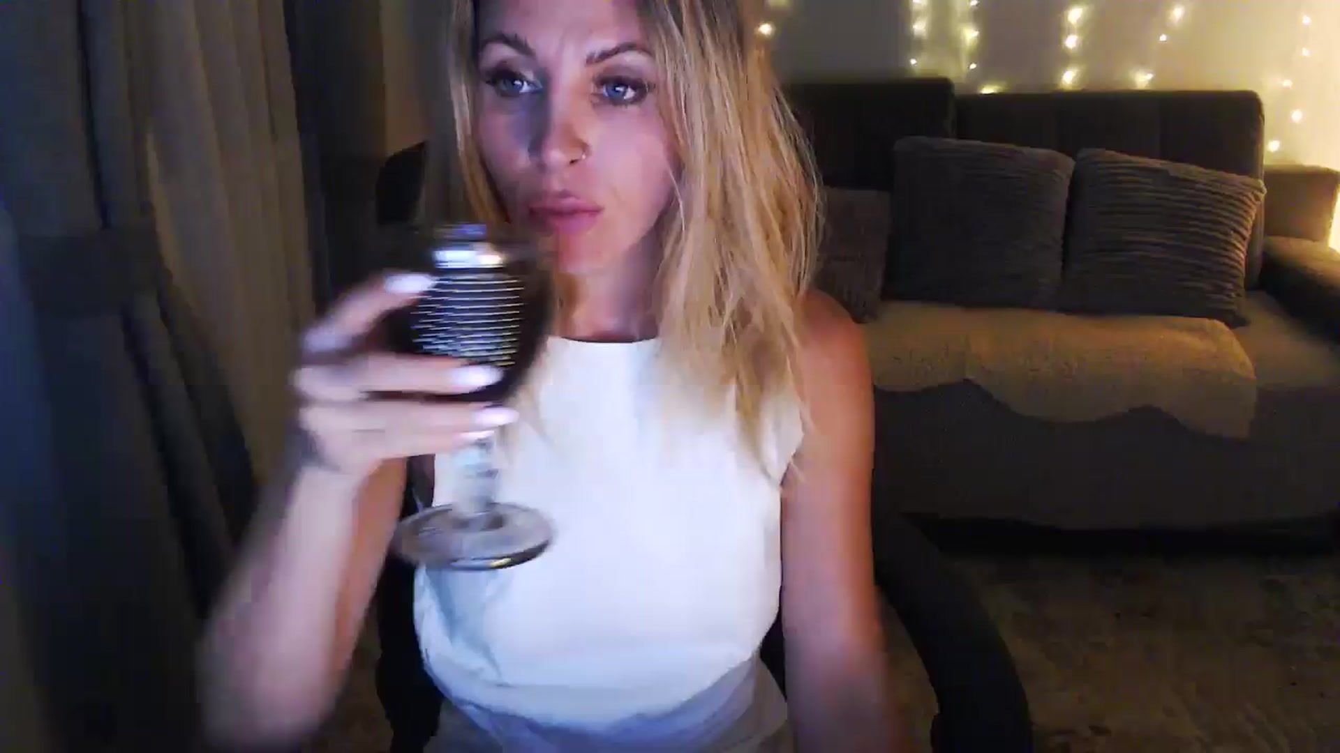 Gallery image thumbnail from Sicille's myfreecams stream on, 12/22/2025, 20:32 image 15 of 20