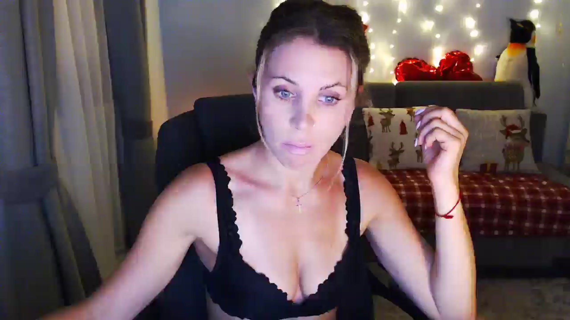 Gallery image thumbnail from Sicille's myfreecams stream on, 12/23/2025, 20:22 image 6 of 20