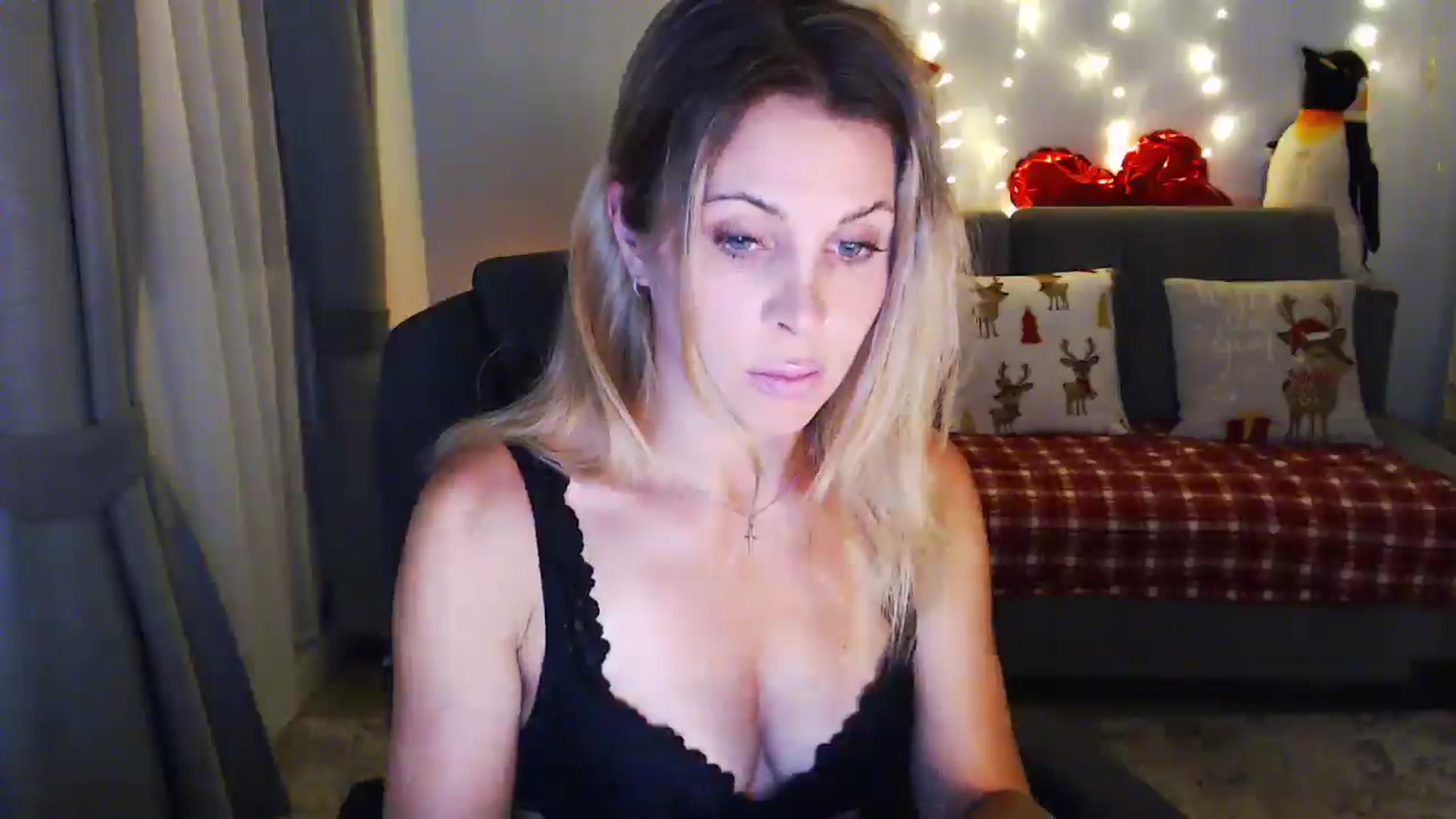 Gallery image thumbnail from Sicille's myfreecams stream on, 12/23/2025, 20:22 image 15 of 20