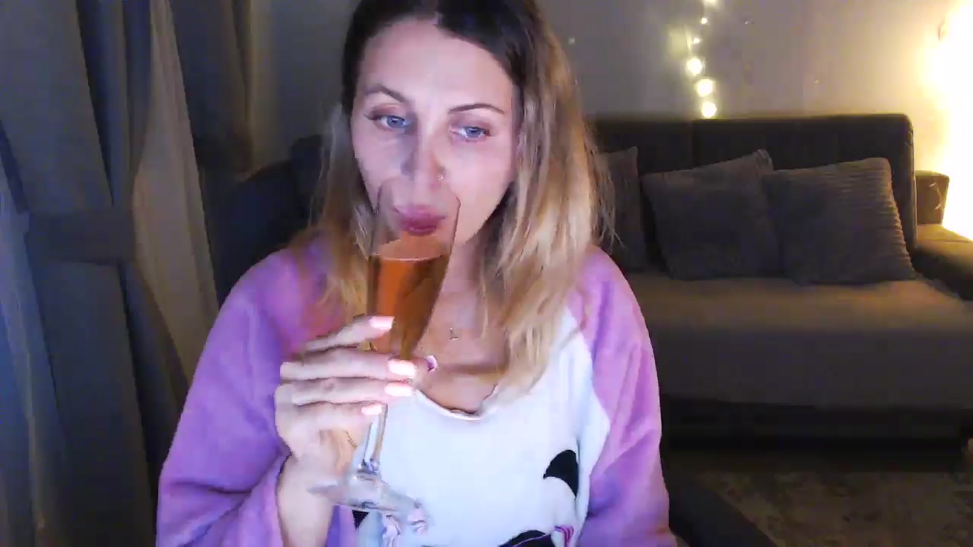 Gallery image thumbnail from Sicille's myfreecams stream on, 04/11/2026, 20:14 image 18 of 20