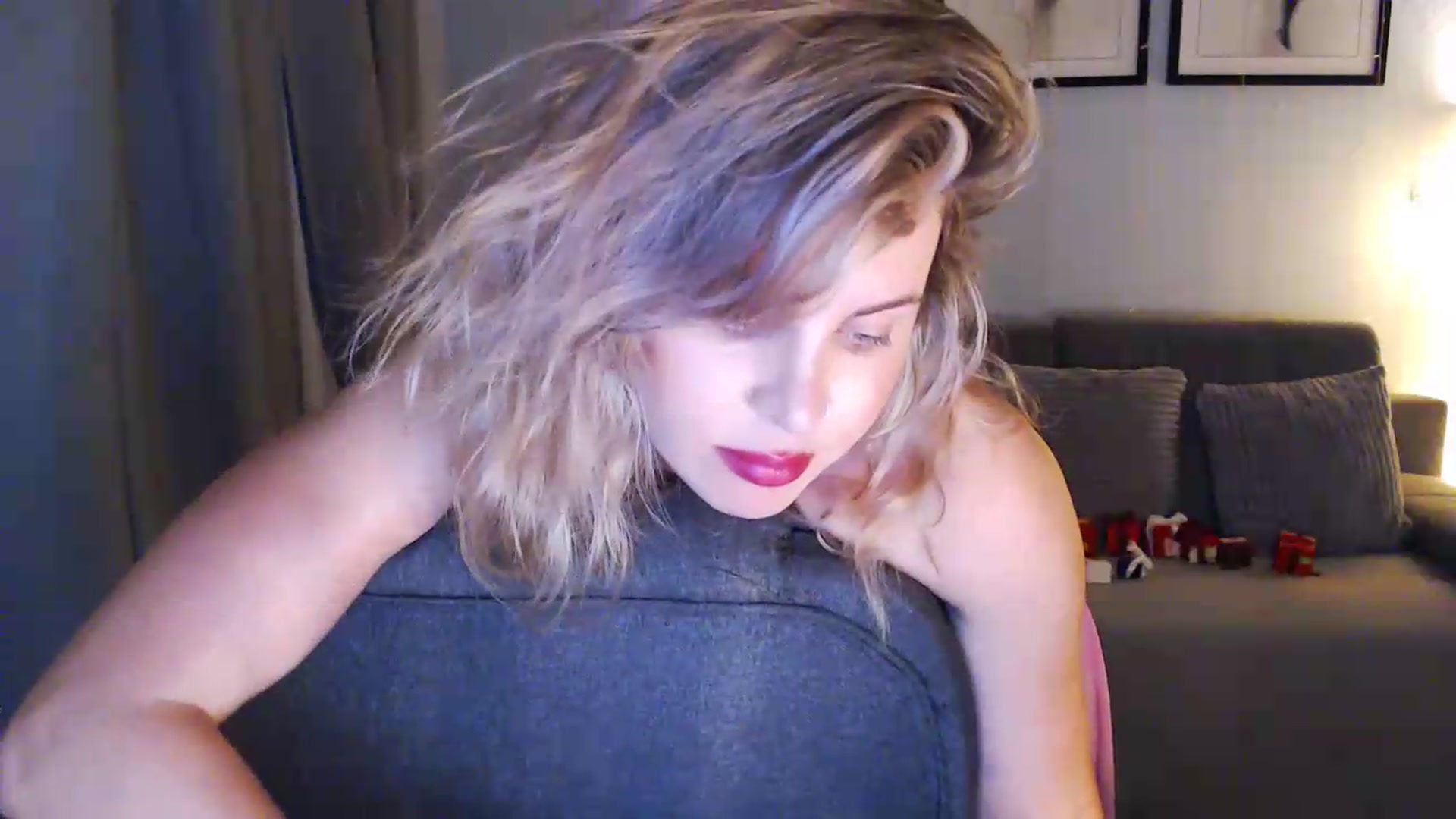 Gallery image thumbnail from Sicille's myfreecams stream on, 06/08/2026, 21:08 image 6 of 20