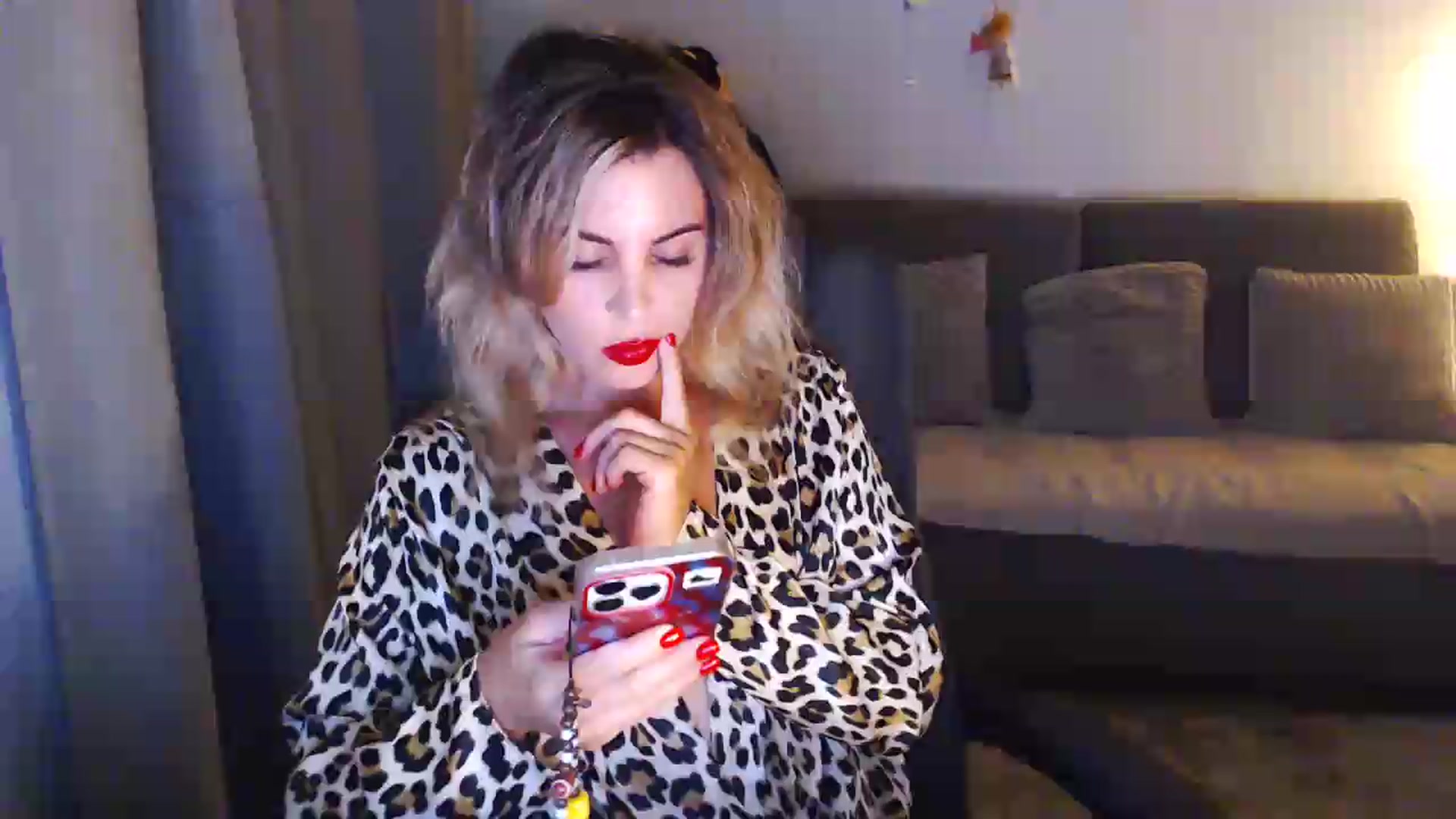 Gallery image thumbnail from Sicille's myfreecams stream on, 08/05/2026, 20:23 image 14 of 20