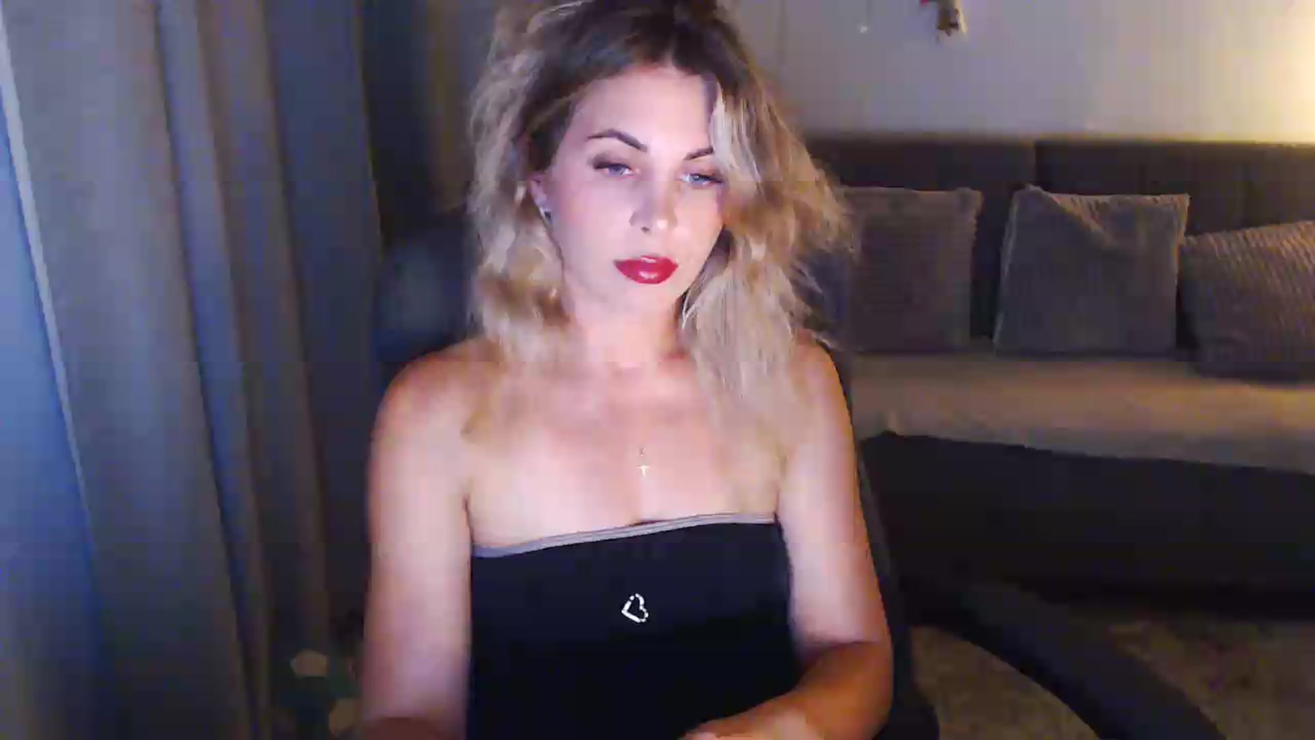 Gallery image thumbnail from Sicille's myfreecams stream on, 08/06/2026, 20:50 image 5 of 20