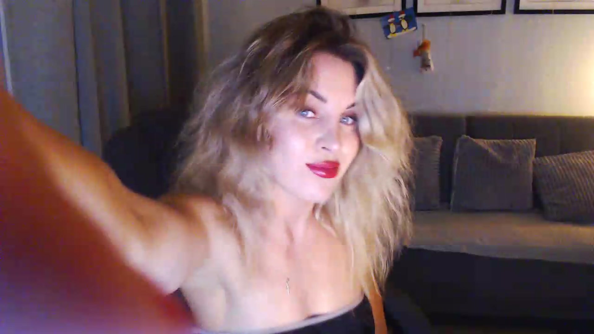 Gallery image thumbnail from Sicille's myfreecams stream on, 08/06/2026, 20:50 image 15 of 20
