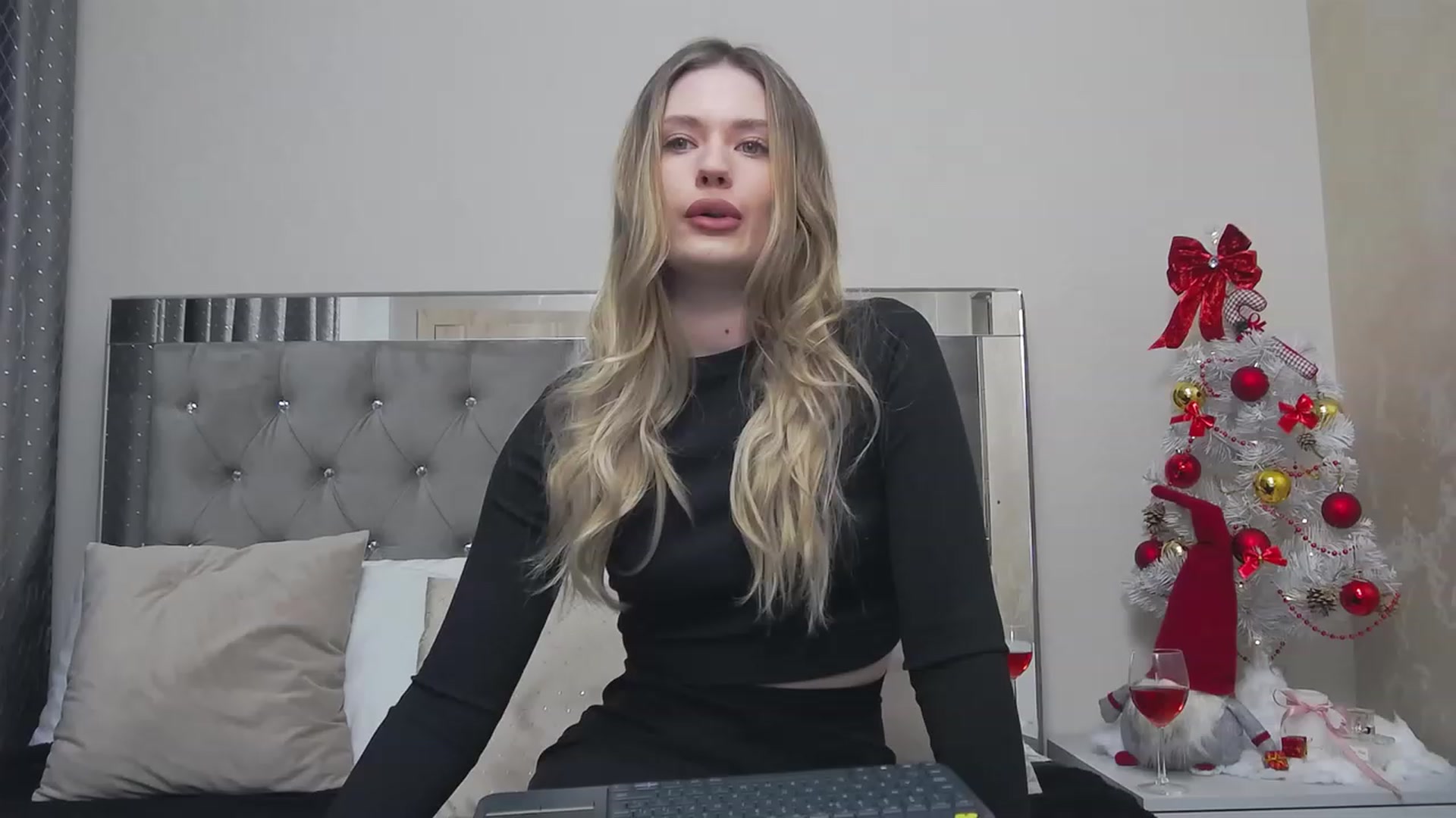 Gallery image thumbnail from SidneyAdamss's myfreecams stream on, 12/10/2023, 19:45 image 5 of 20