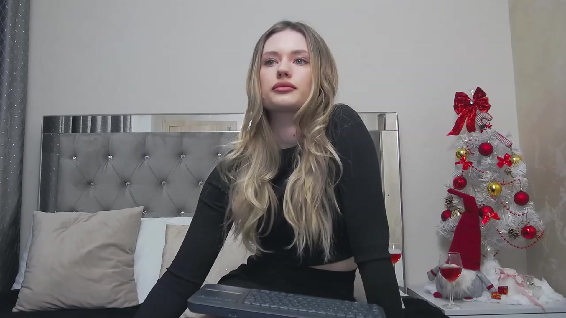 Gallery image thumbnail from SidneyAdamss's myfreecams stream on, 12/10/2023, 19:45 image 3 of 20