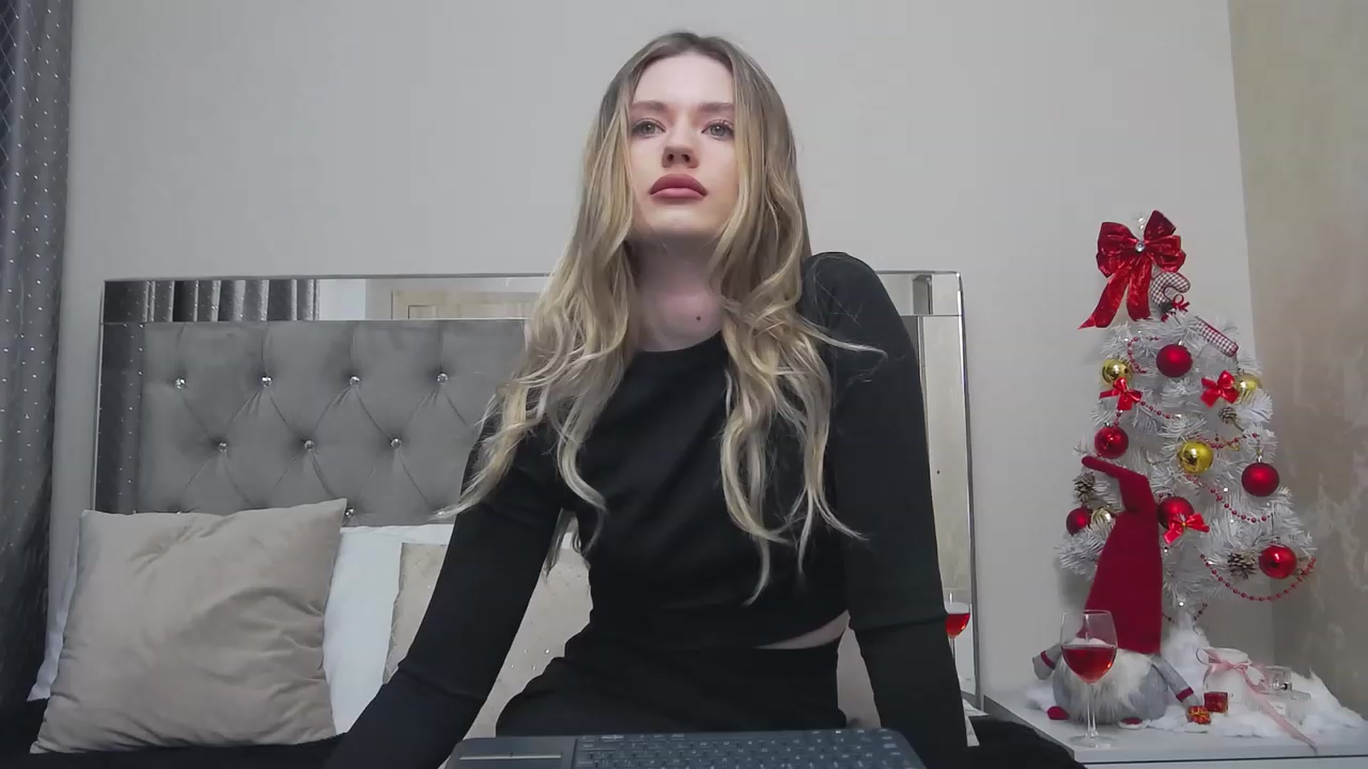 Gallery image thumbnail from SidneyAdamss's myfreecams stream on, 12/10/2023, 19:45 image 1 of 20