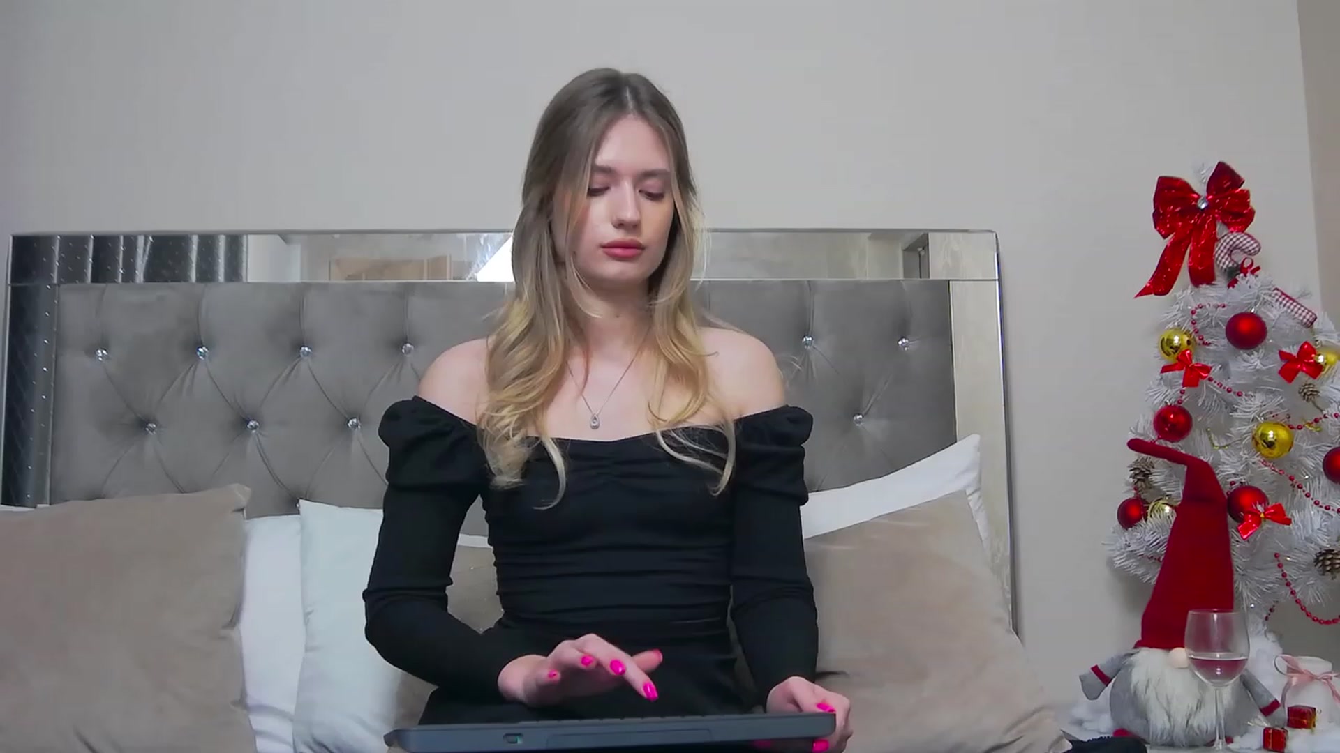 Gallery image thumbnail from SidneyAdamss's myfreecams stream on, 12/16/2023, 13:02 image 11 of 20