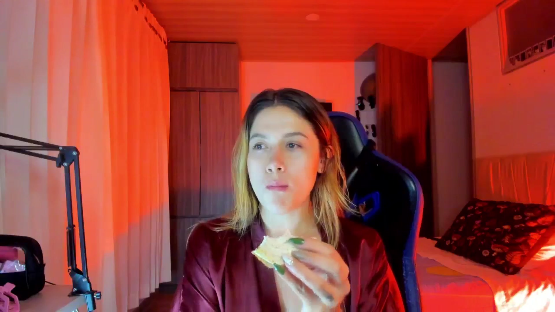 Gallery image thumbnail from Sienn_a's myfreecams stream on, 11/18/2025, 06:02 image 3 of 20