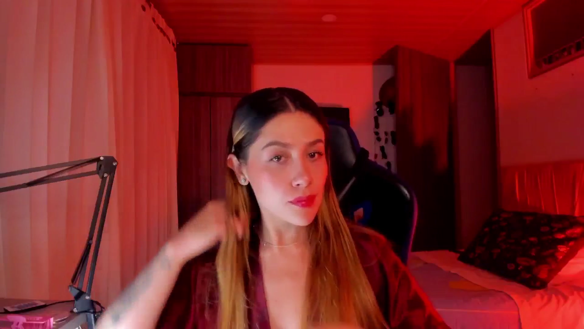 Gallery image thumbnail from Sienn_a's myfreecams stream on, 11/18/2025, 06:02 image 6 of 20
