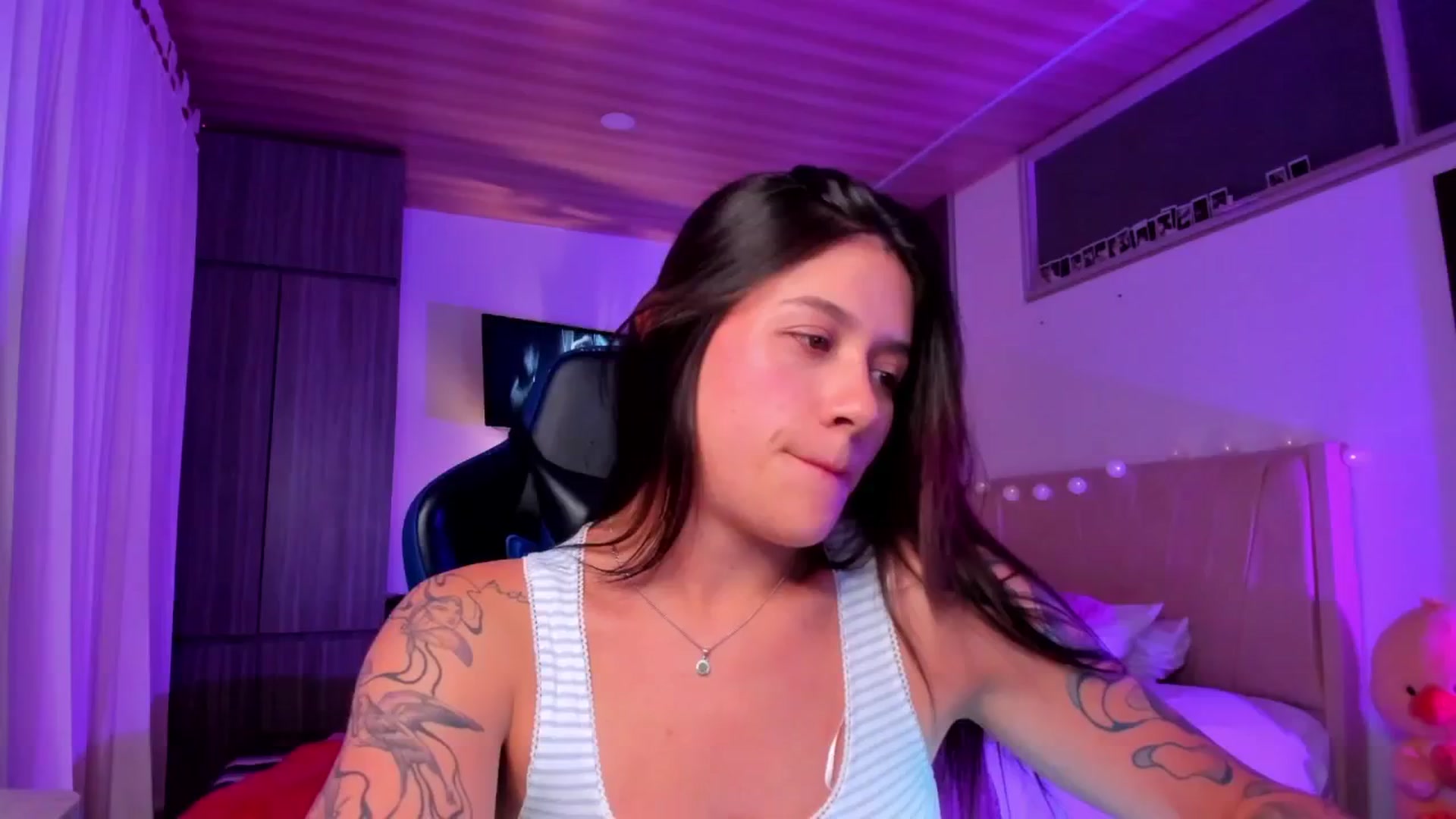 Gallery image thumbnail from Sienn_a's myfreecams stream on, 01/27/2026, 06:13 image 18 of 20