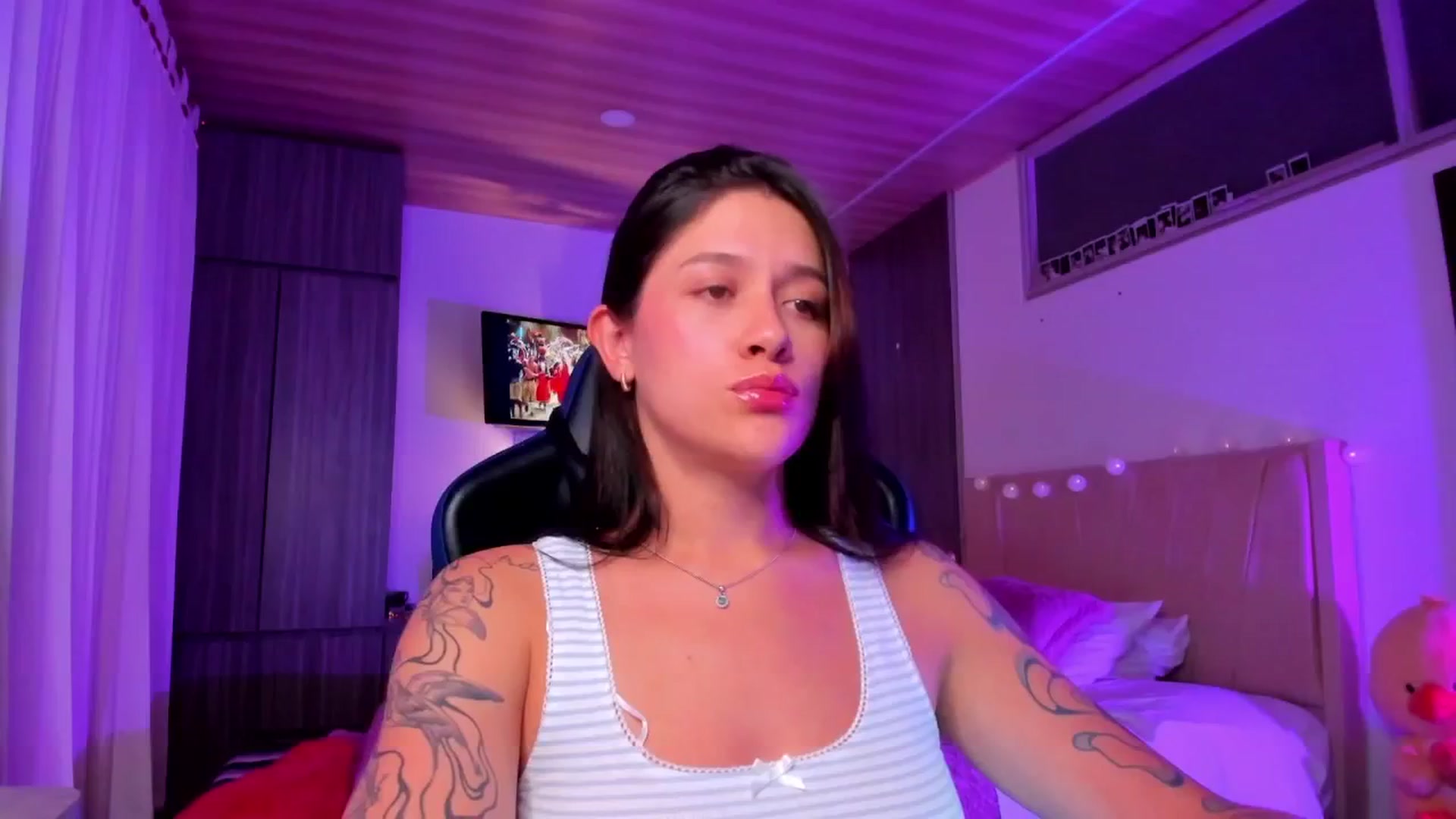 Gallery image thumbnail from Sienn_a's myfreecams stream on, 01/27/2026, 06:13 image 12 of 20