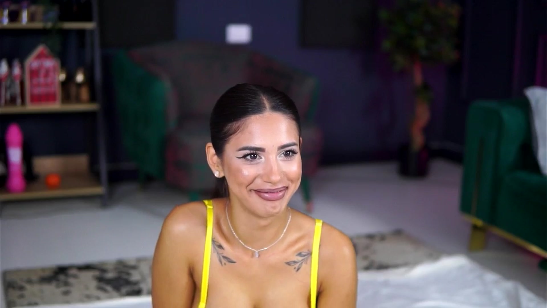 Gallery image thumbnail from SiennaNoir's myfreecams stream on, 09/25/2025, 16:51 image 7 of 20
