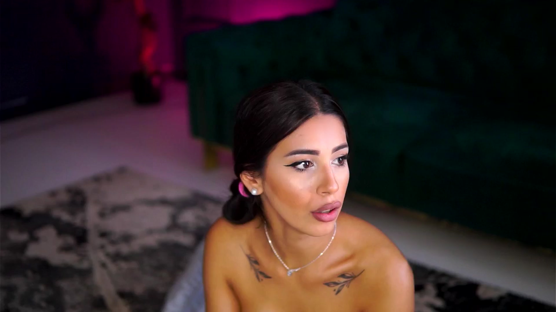 Gallery image thumbnail from SiennaNoir's myfreecams stream on, 10/05/2025, 12:37 image 11 of 20