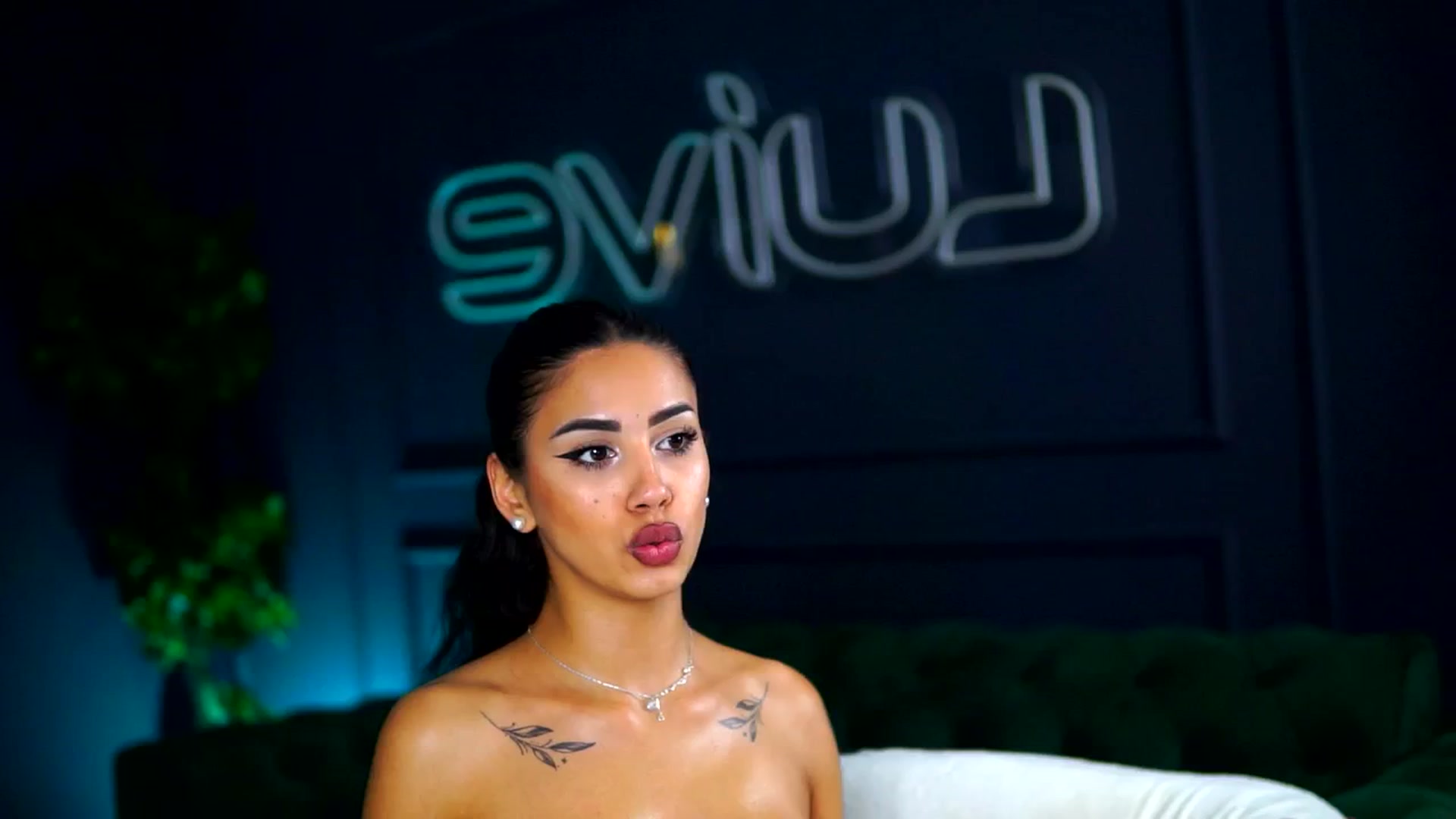 Gallery image thumbnail from SiennaNoir's myfreecams stream on, 10/13/2025, 14:58 image 16 of 20