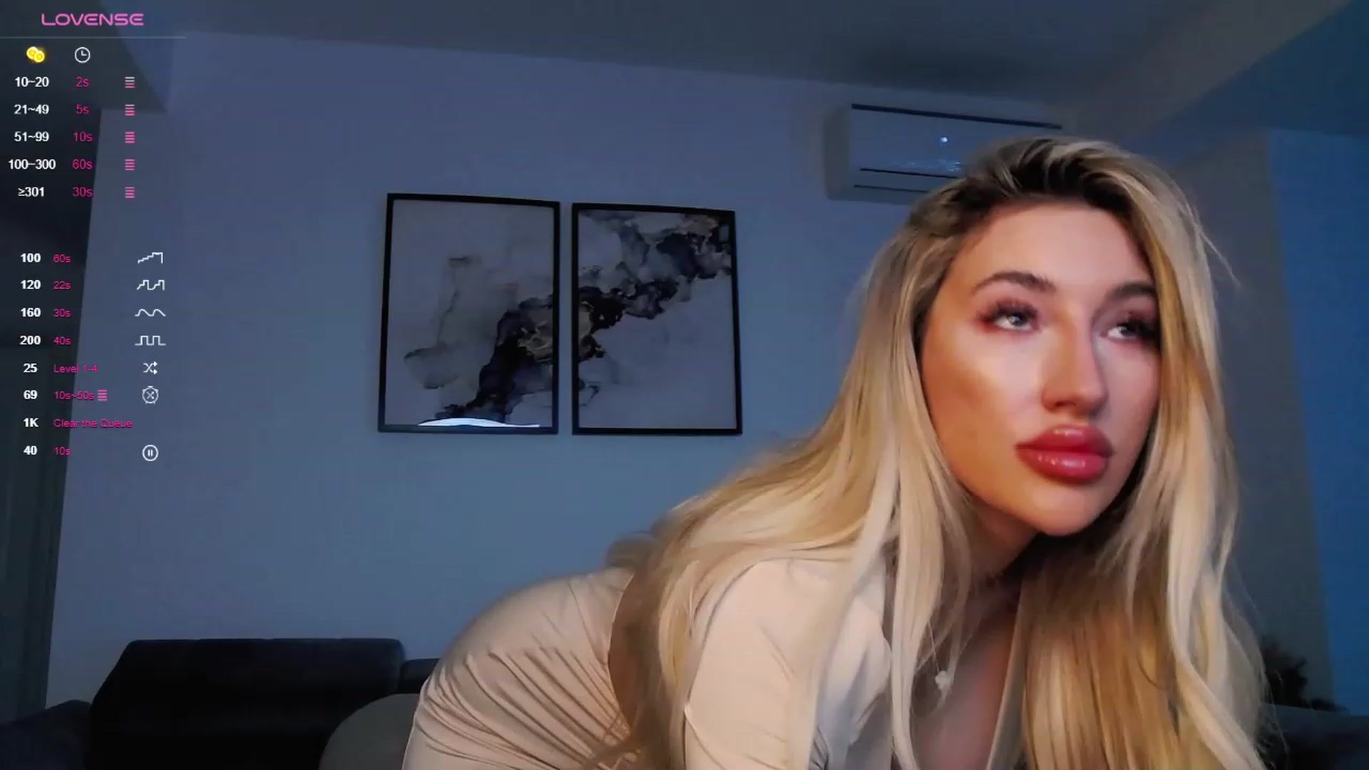 Gallery image thumbnail from Sieraskye's myfreecams stream on, 12/13/2023, 17:34 image 6 of 20