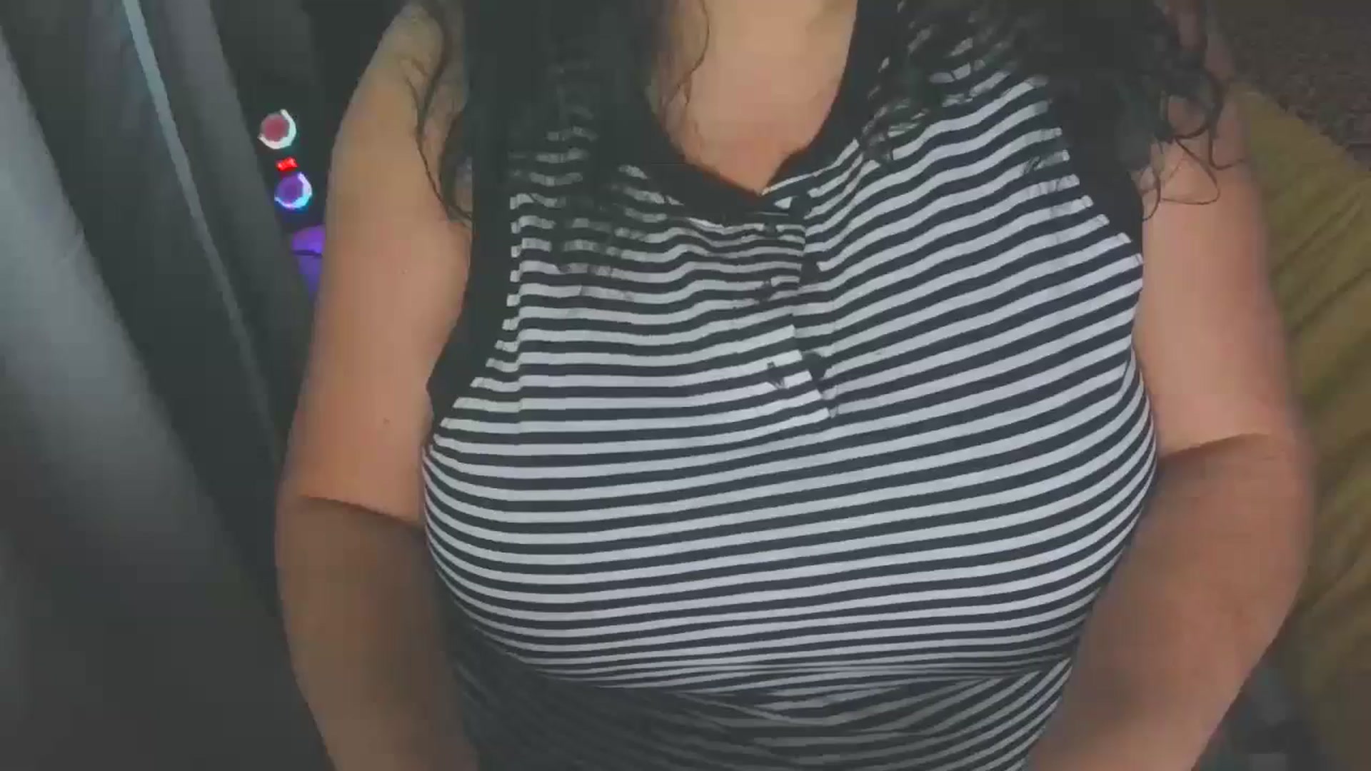 Gallery image thumbnail from SignorinaVoss's myfreecams stream on, 05/05/2024, 18:06 image 16 of 20