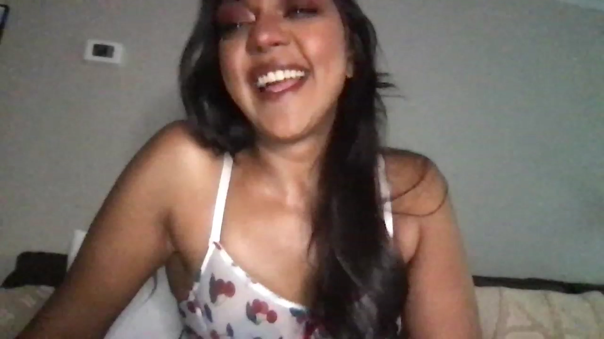 Gallery image thumbnail from SillyGirlXO's myfreecams stream on, 06/13/2023, 21:08 image 19 of 20