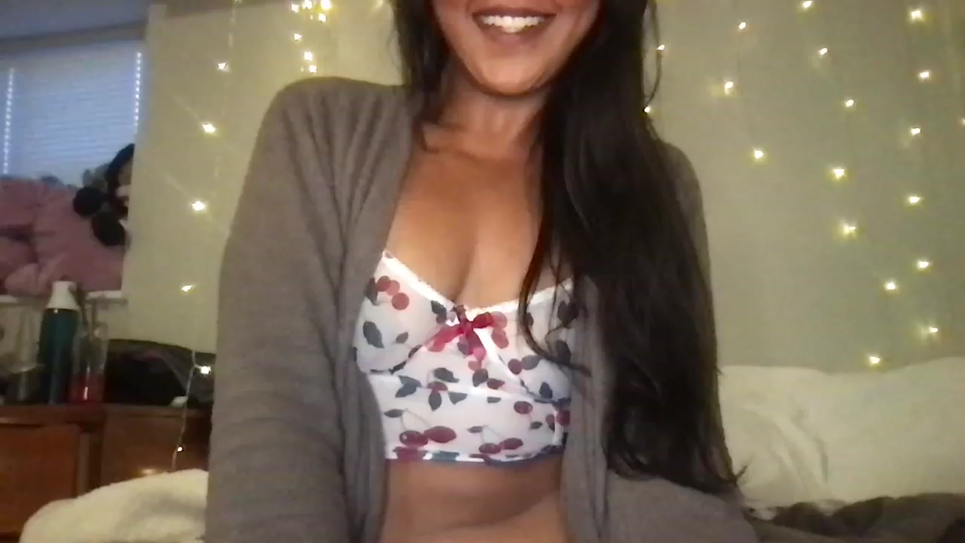 Gallery image thumbnail from SillyGirlXO's myfreecams stream on, 08/12/2023, 24:30 image 12 of 20