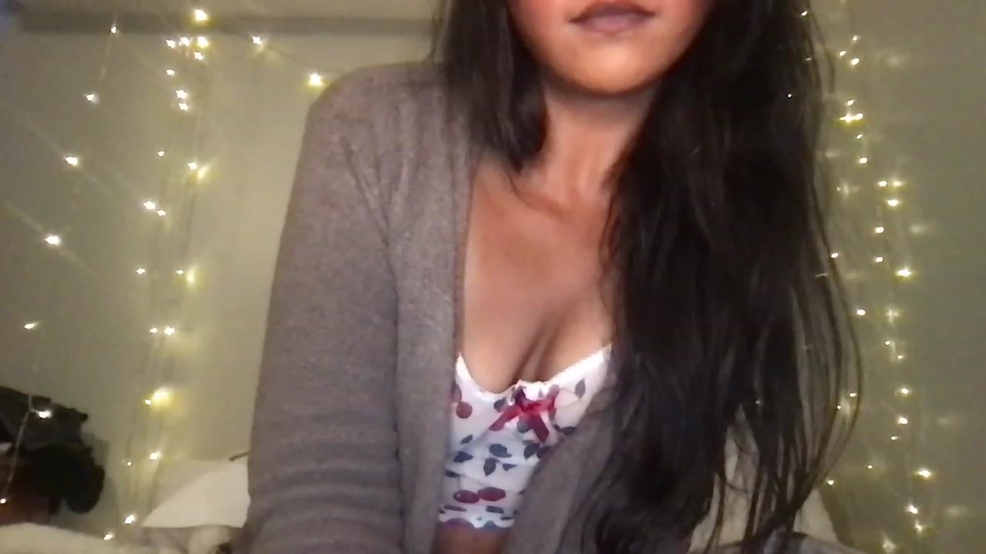 Gallery image thumbnail from SillyGirlXO's myfreecams stream on, 08/12/2023, 24:30 image 6 of 20